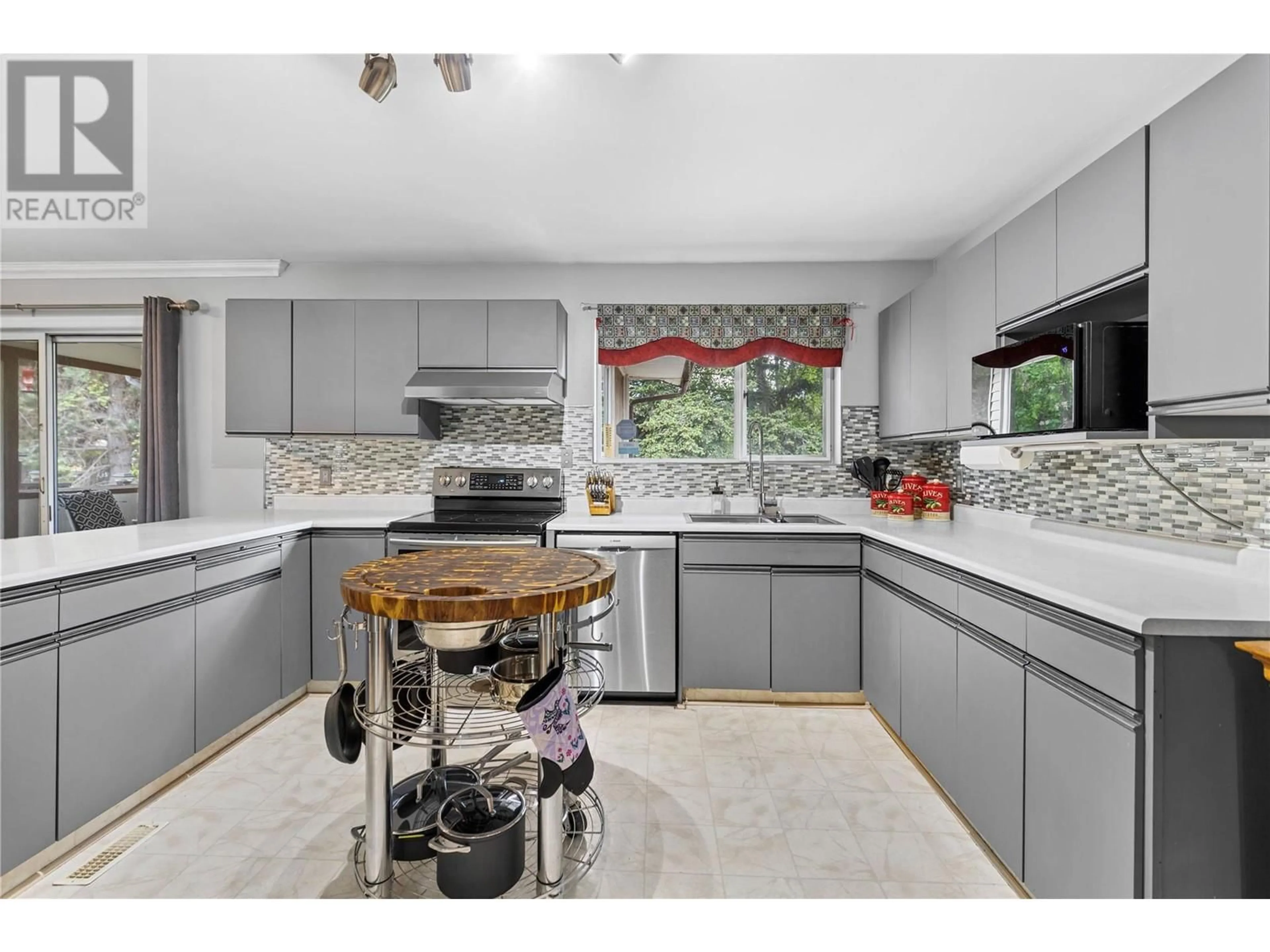 Open concept kitchen, ceramic/tile floor for 704 BRADFORD ROAD, Barriere British Columbia V0E1E0