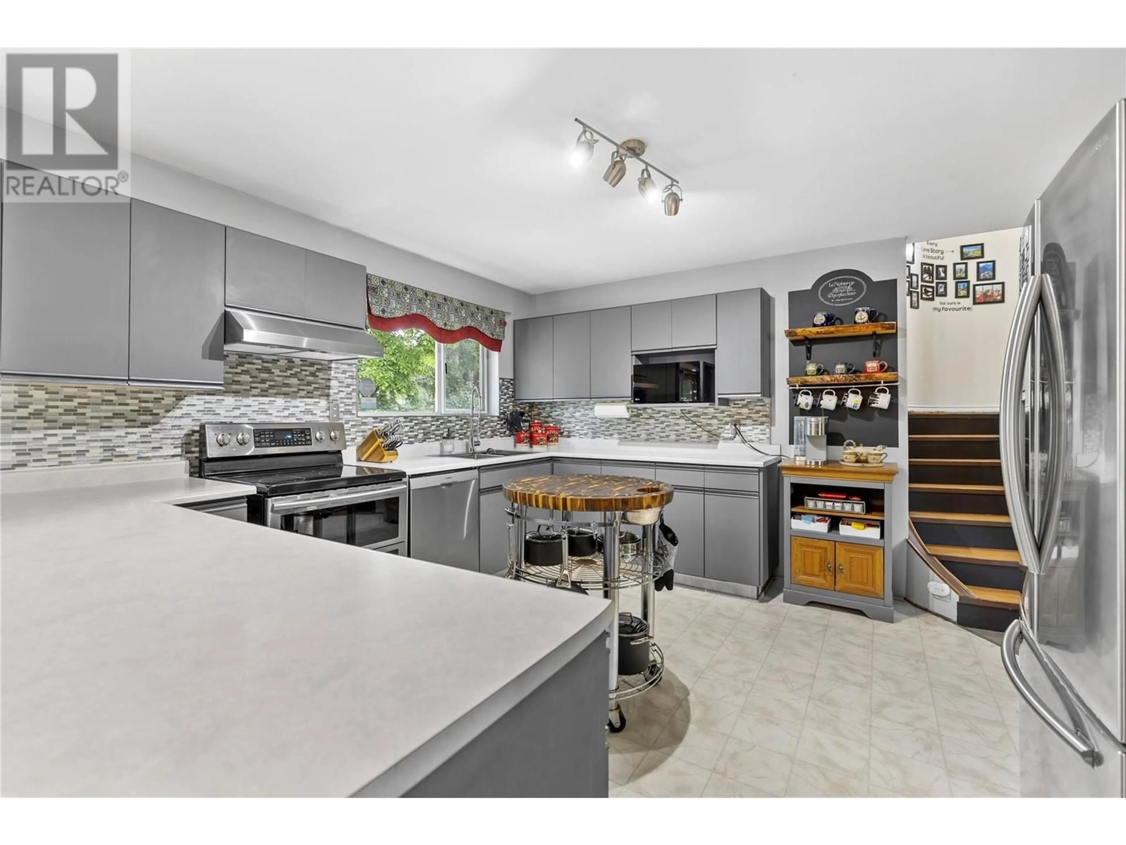 Open concept kitchen, ceramic/tile floor for 704 BRADFORD ROAD, Barriere British Columbia V0E1E0