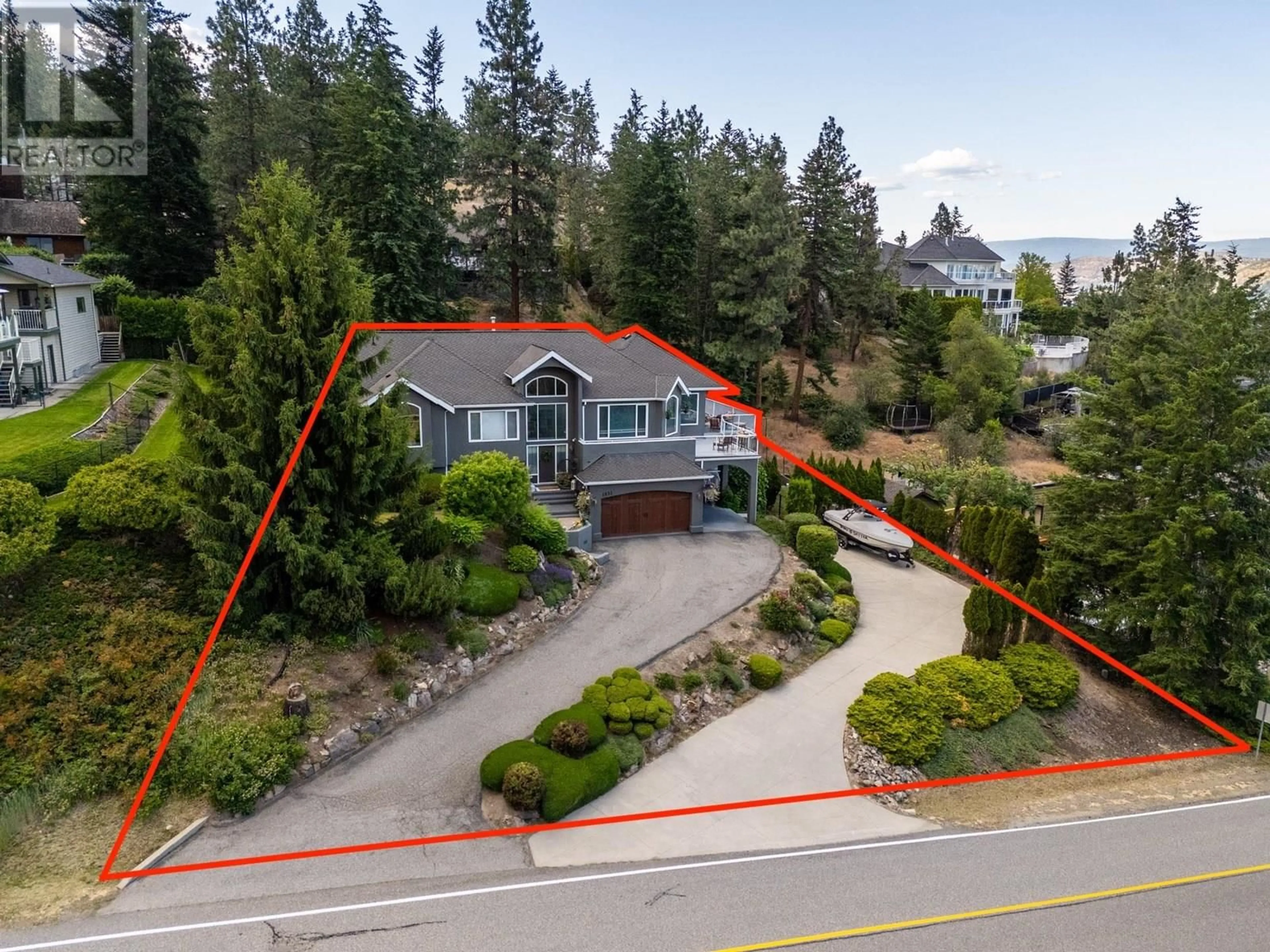 A pic from outside/outdoor area/front of a property/back of a property/a pic from drone, water/lake/river/ocean view for 1831 HORIZON DRIVE, West Kelowna British Columbia V1Z3E4