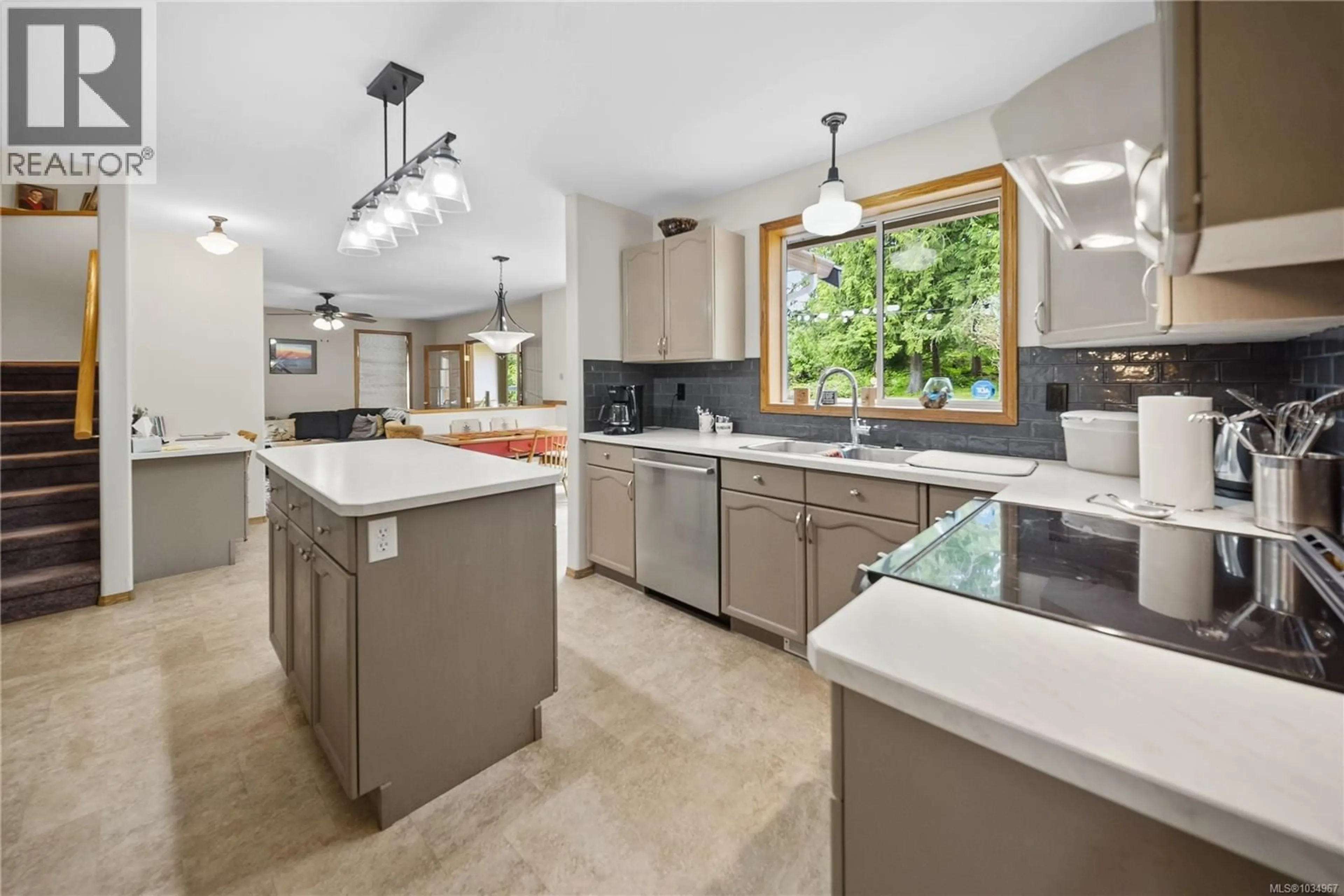 Open concept kitchen, ceramic/tile floor for 2721 TIESU ROAD, Nanaimo British Columbia V9X1W9