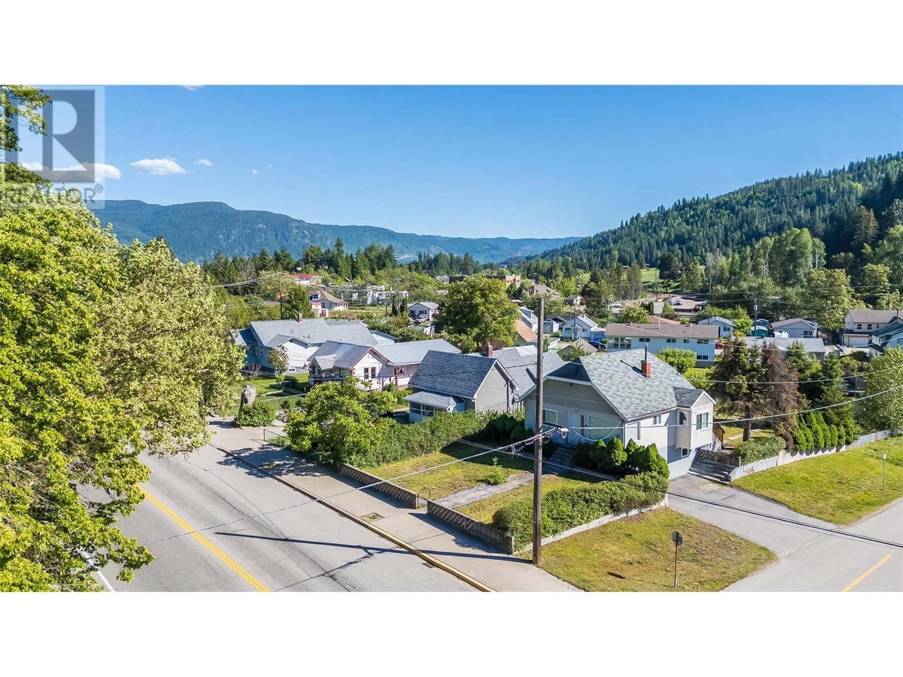 A pic from outside/outdoor area/front of a property/back of a property/a pic from drone, mountain view for 152 COLUMBIA AVENUE, Castlegar British Columbia V1N1A7