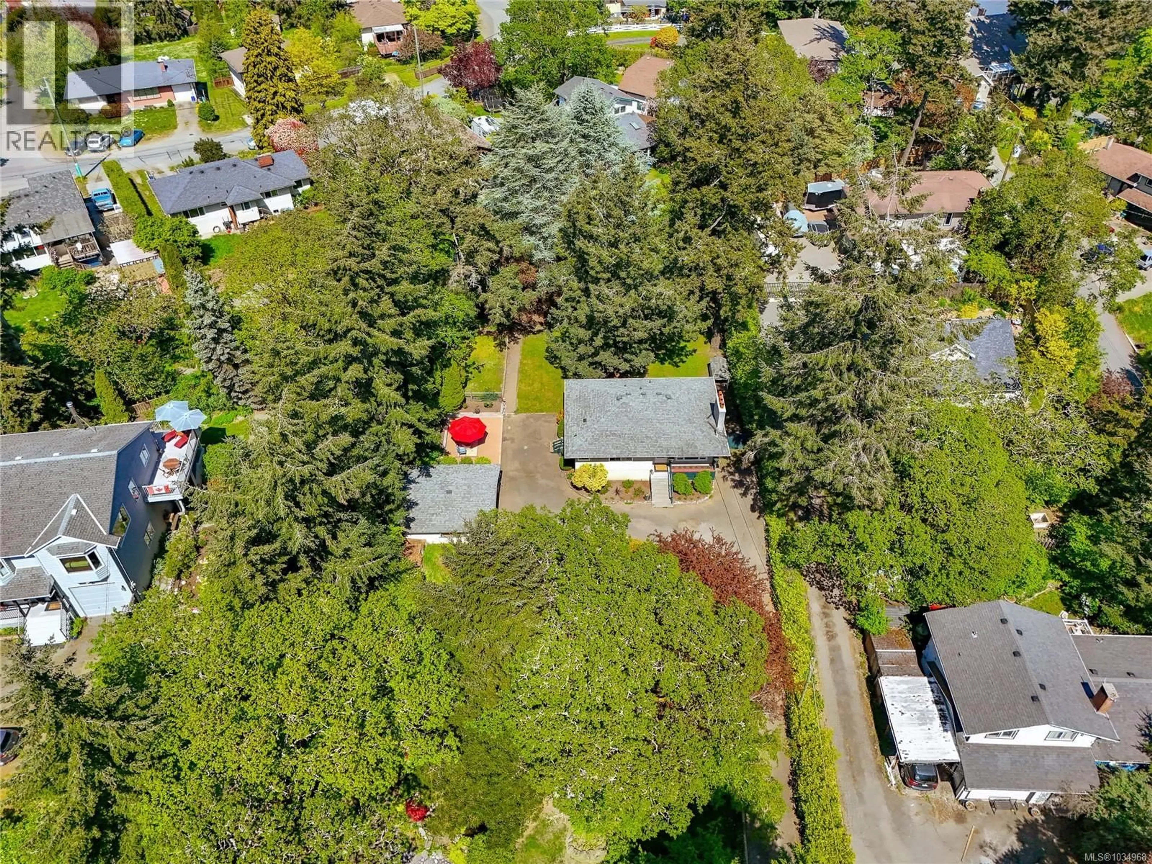 A pic from outside/outdoor area/front of a property/back of a property/a pic from drone, street for 164 ISLAND HIGHWAY, View Royal British Columbia V9B1G2