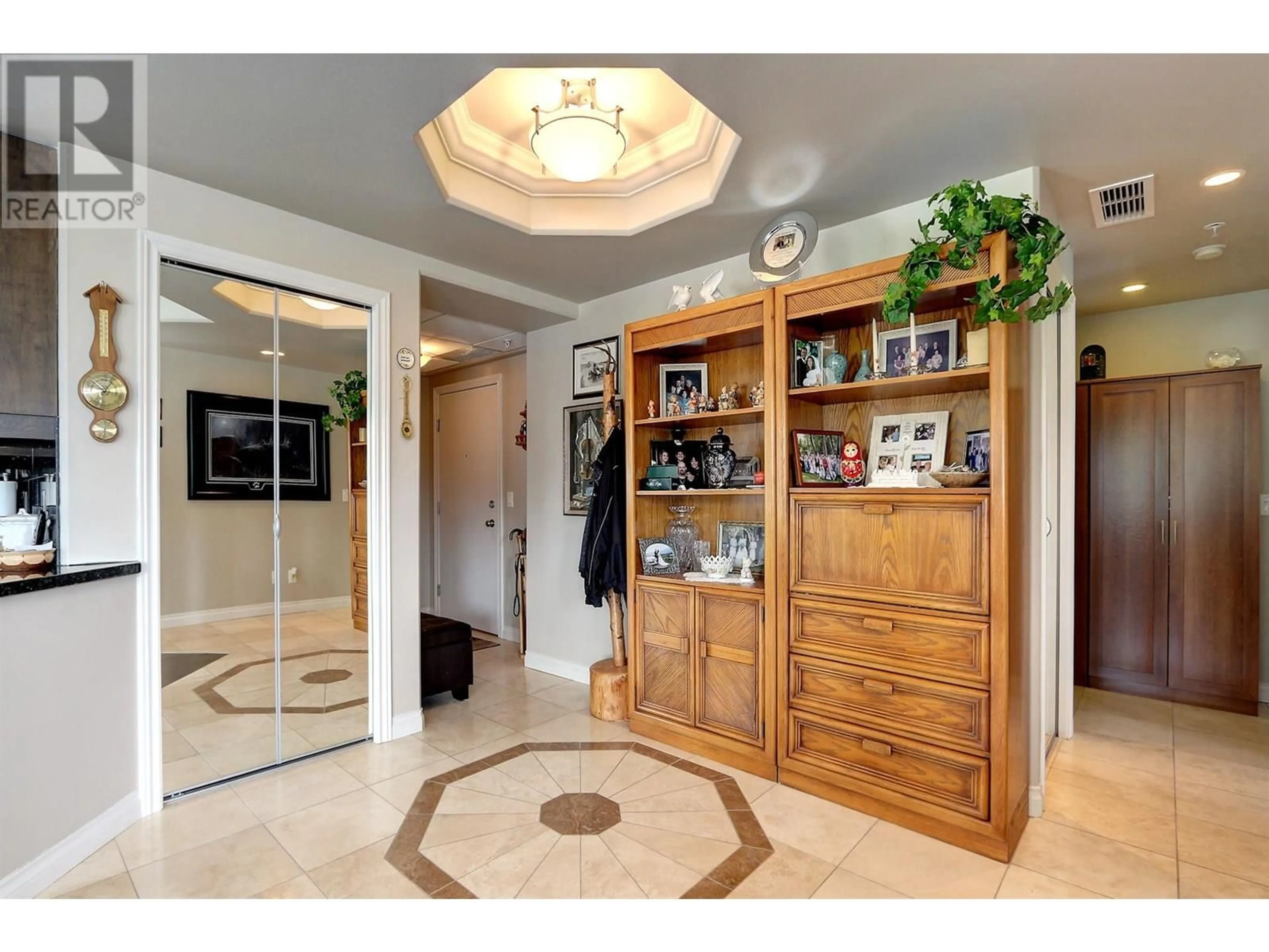 Indoor entryway for 2211 - 3178 VIA CENTRALE DRIVE, Kelowna British Columbia V1V2T3