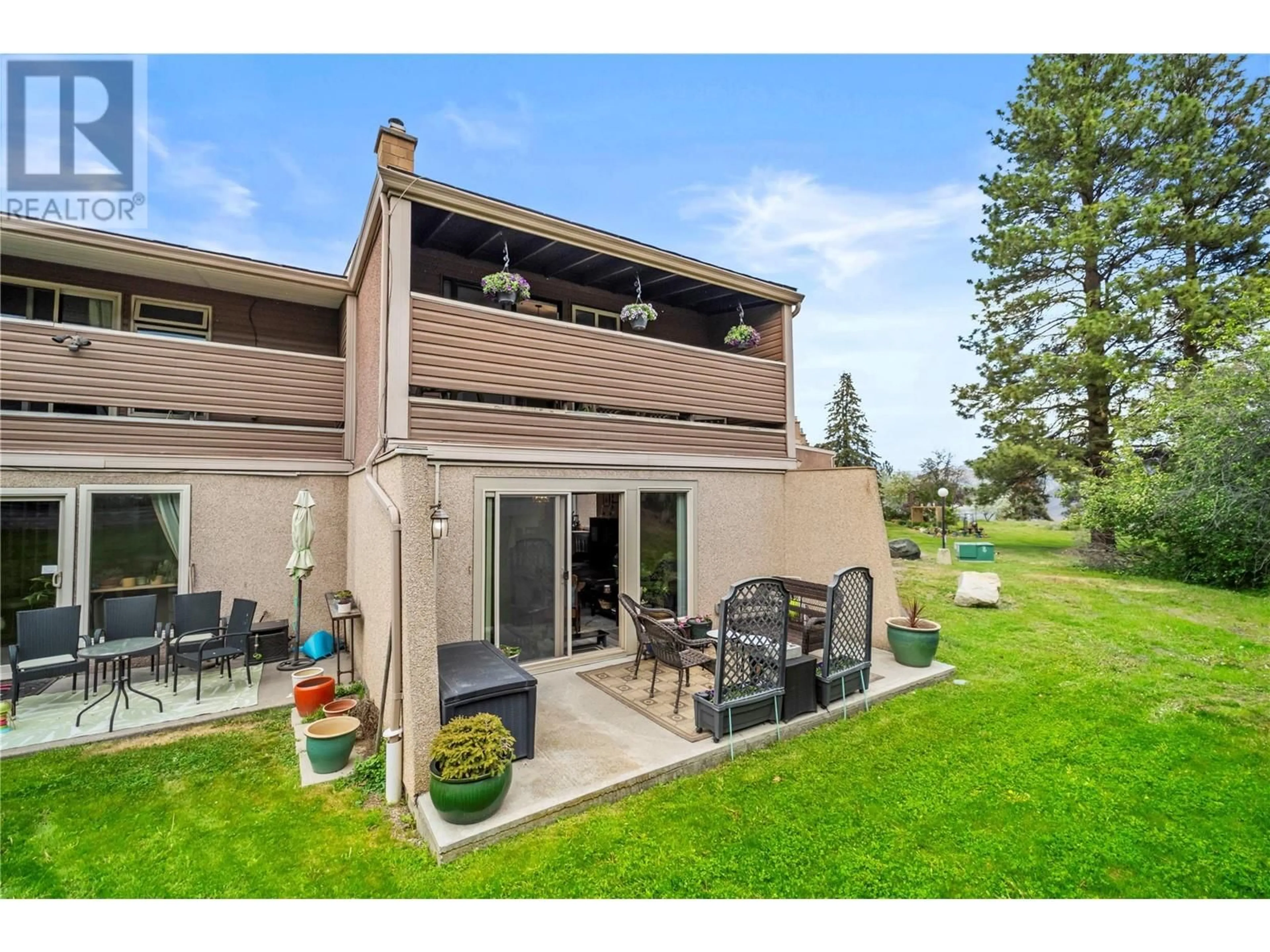 A pic from outside/outdoor area/front of a property/back of a property/a pic from drone, water/lake/river/ocean view for 18 - 1555 SUMMIT DRIVE, Kamloops British Columbia V2E1E9