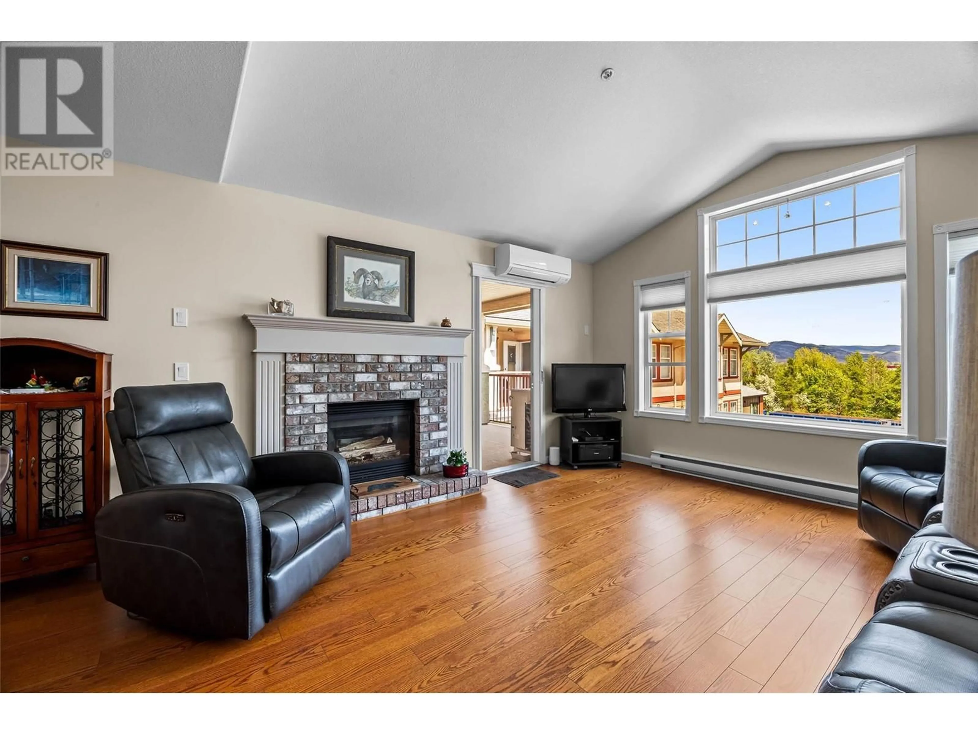 Living room with furniture, wood/laminate floor for 304 - 490 LORNE STREET, Kamloops British Columbia V2C1W3