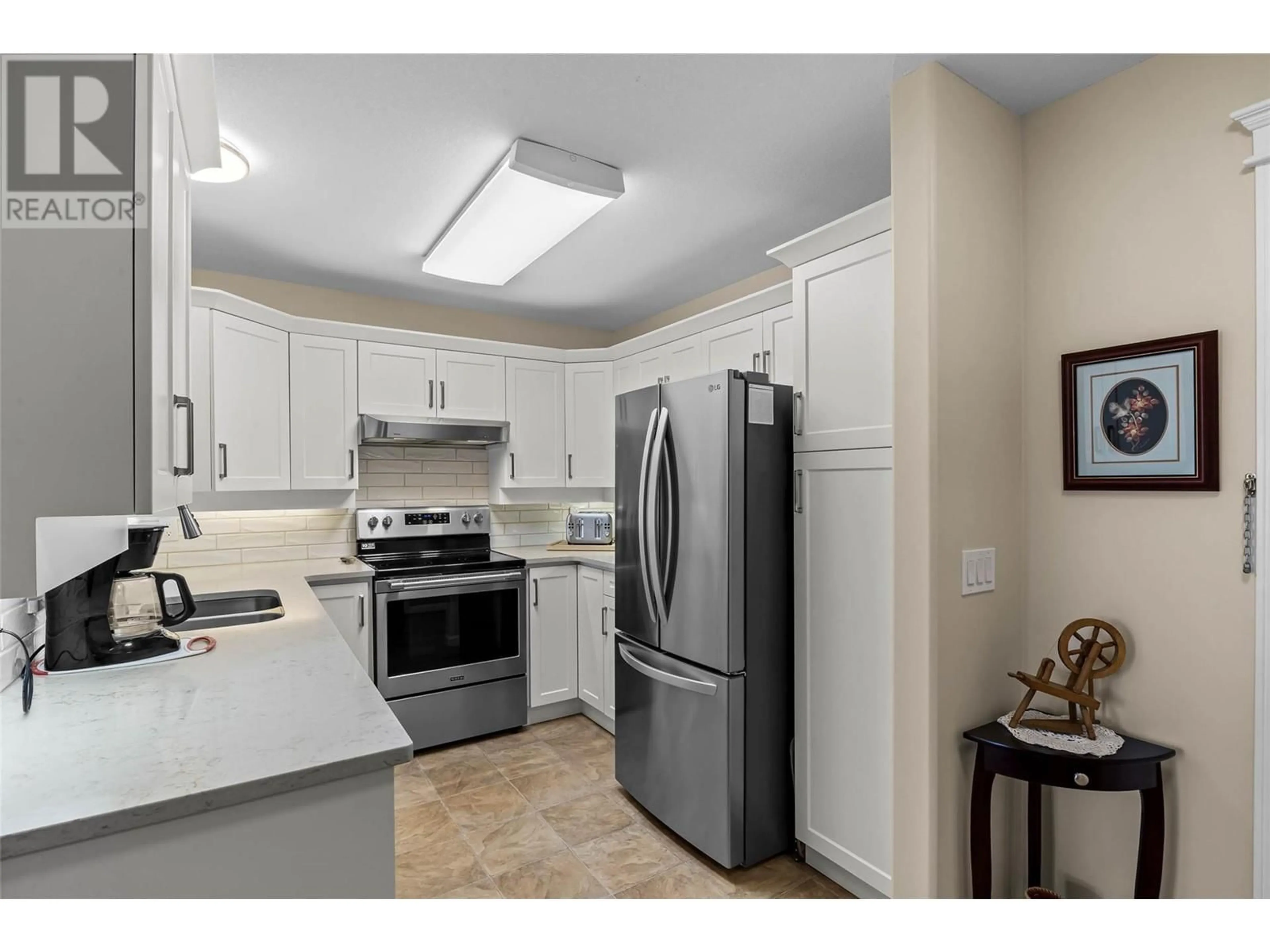 Standard kitchen, unknown for 304 - 490 LORNE STREET, Kamloops British Columbia V2C1W3