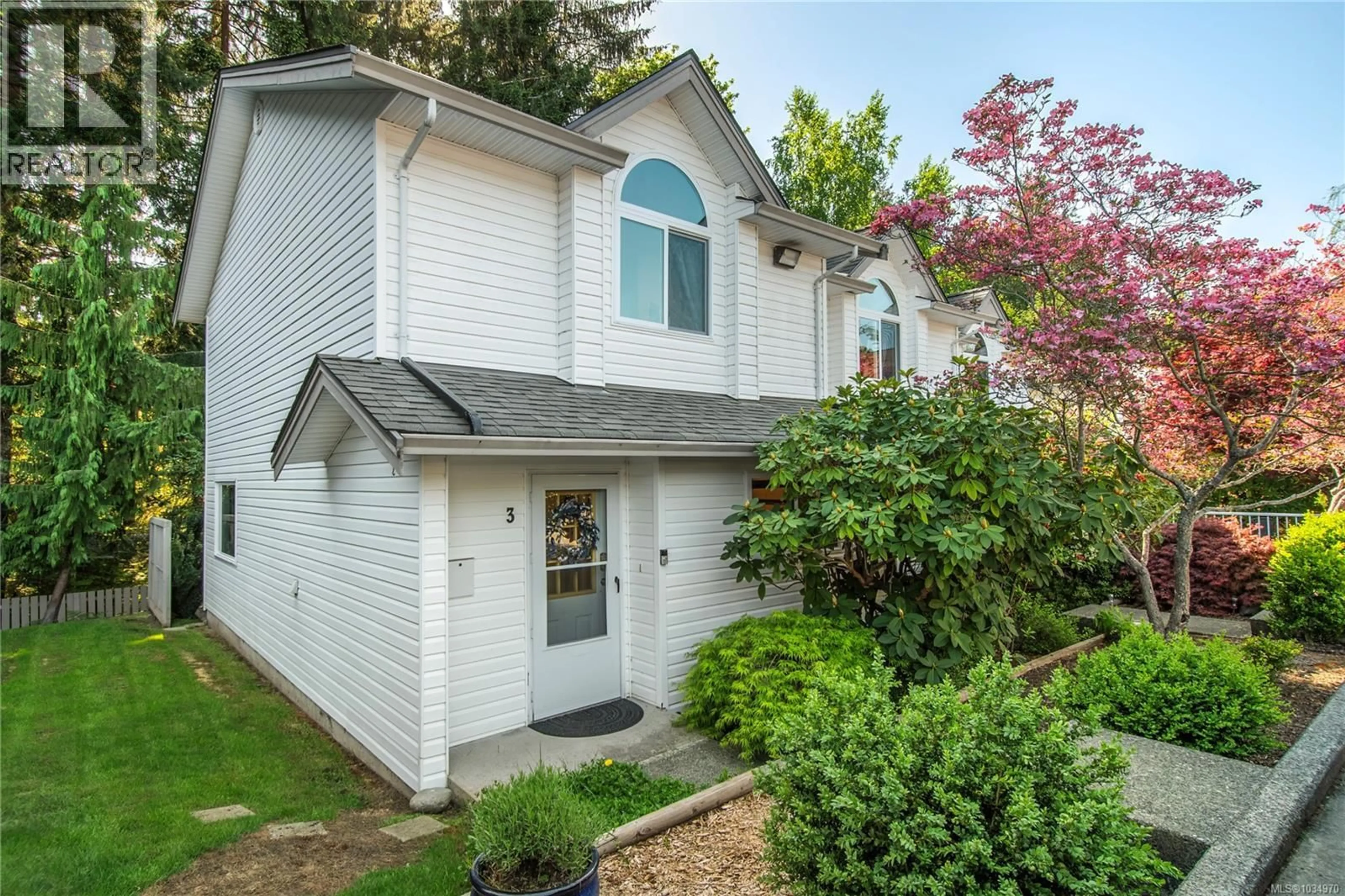 Home with vinyl exterior material, street for 3 - 1320 CREEKSIDE WAY, Campbell River British Columbia V9W8A9