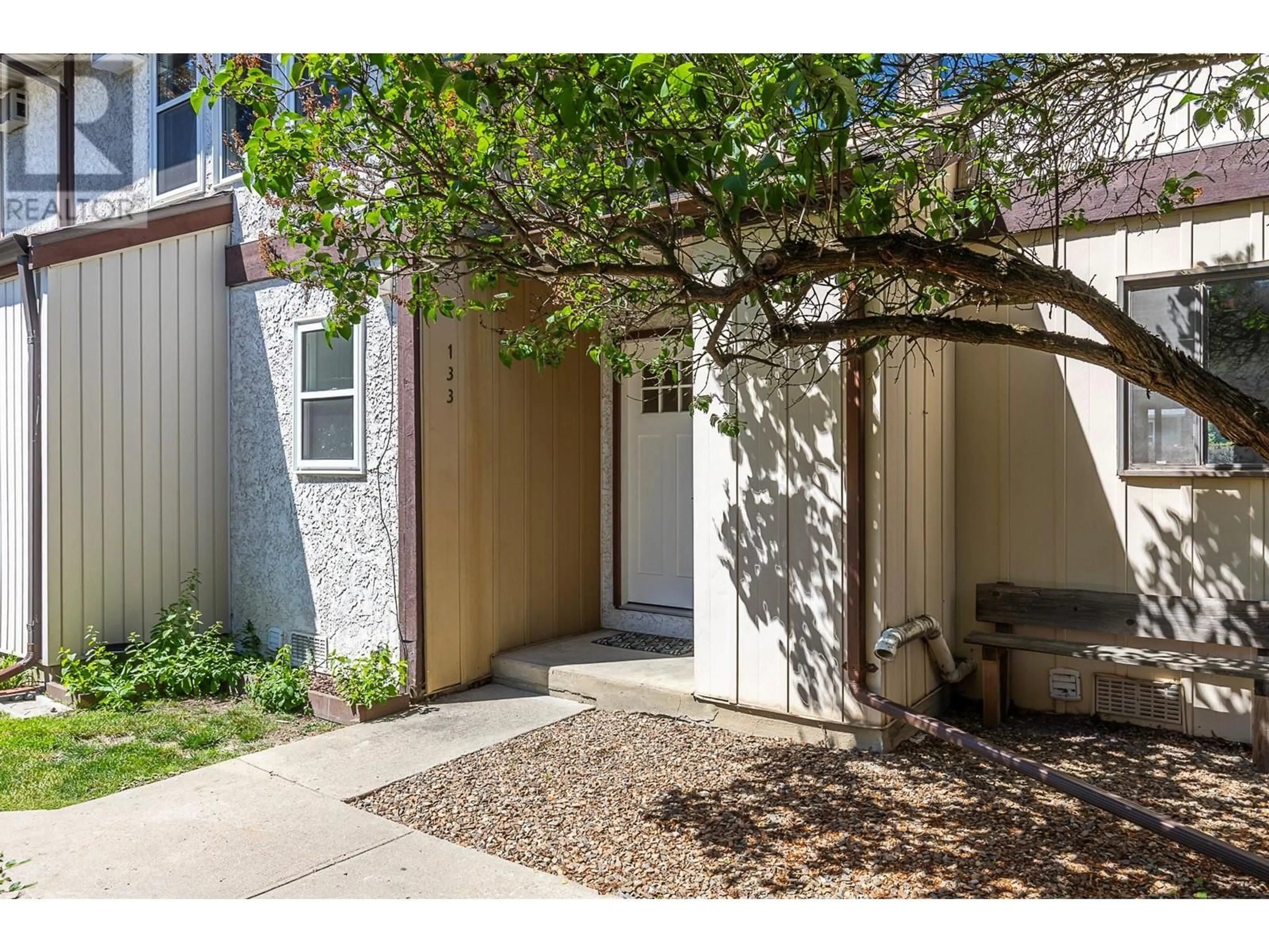 Indoor entryway for 133 - 4100 24 AVENUE, Vernon British Columbia V1T1M2