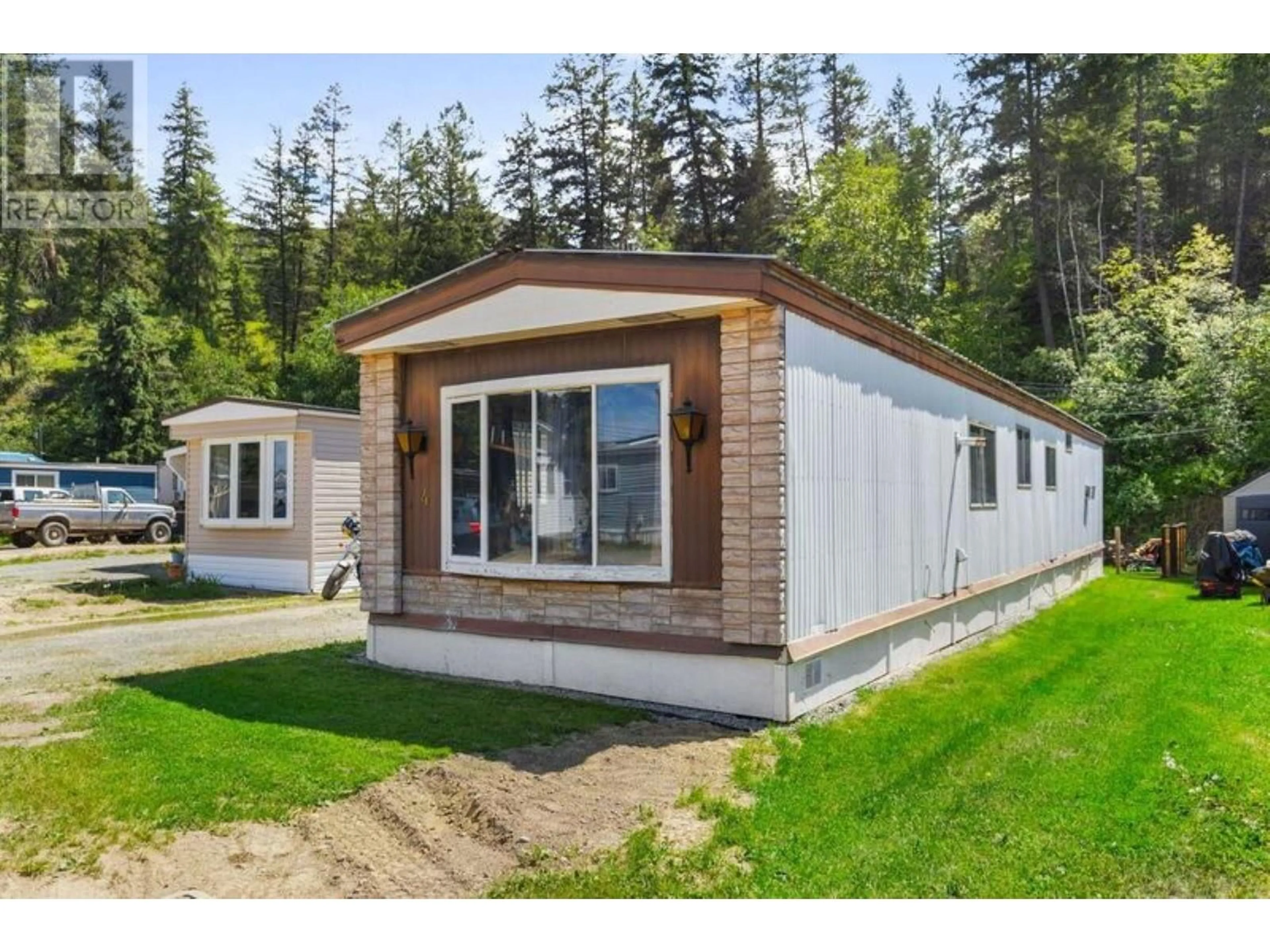 Home with vinyl exterior material, unknown for 4 - 4428 BARRIERE TOWN ROAD, Barriere British Columbia V0E1E0