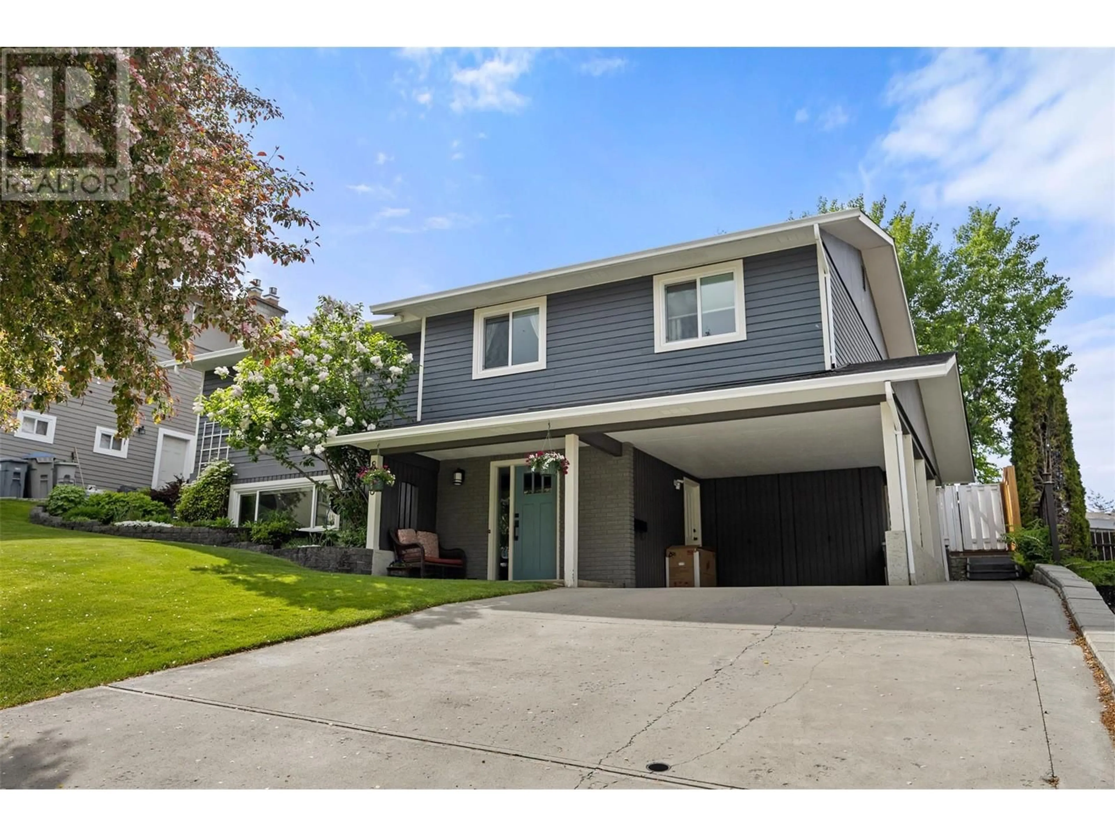 Home with vinyl exterior material, street for 818 HECTOR DRIVE, Kamloops British Columbia V1S1B7