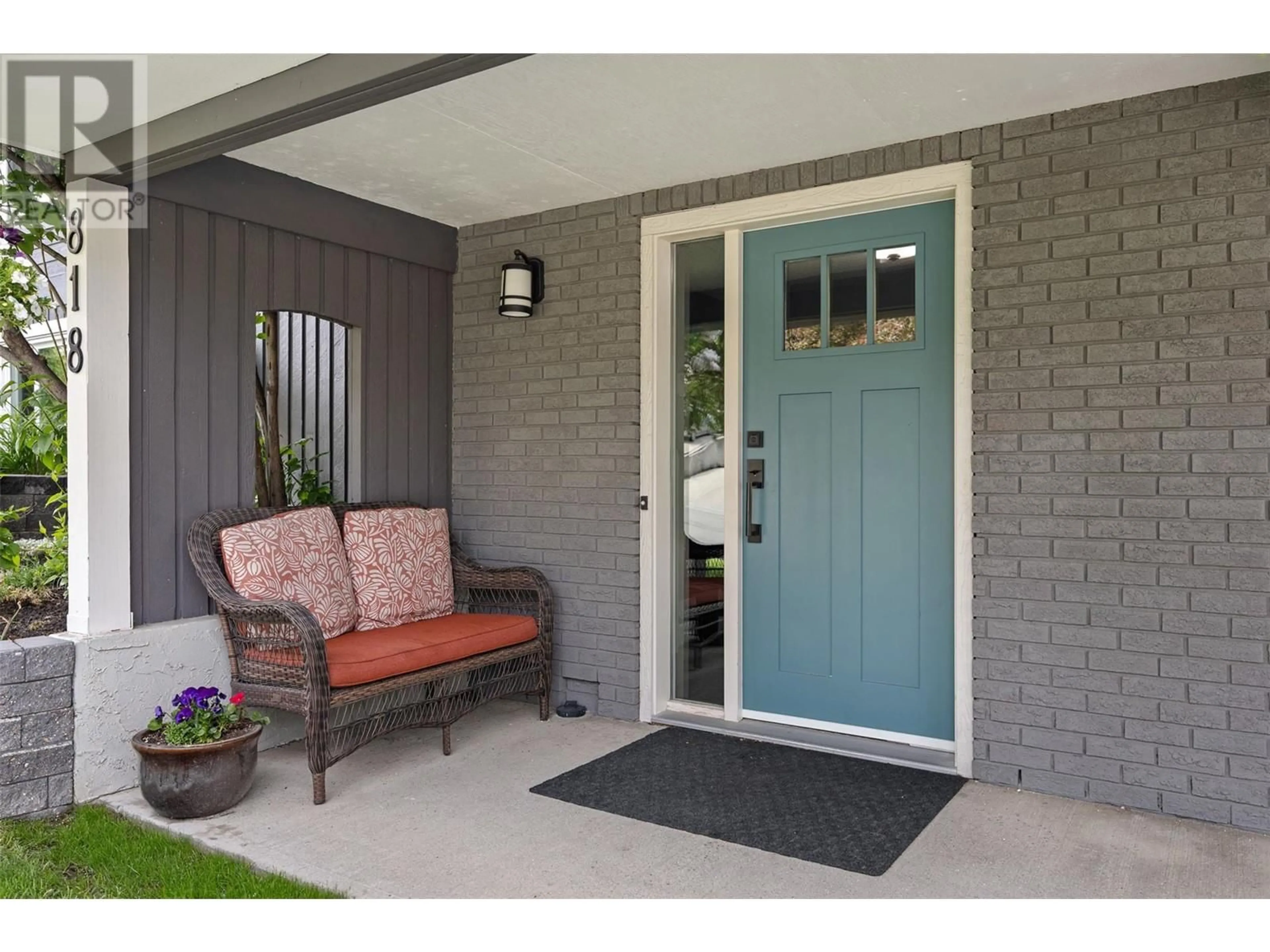 Indoor entryway for 818 HECTOR DRIVE, Kamloops British Columbia V1S1B7