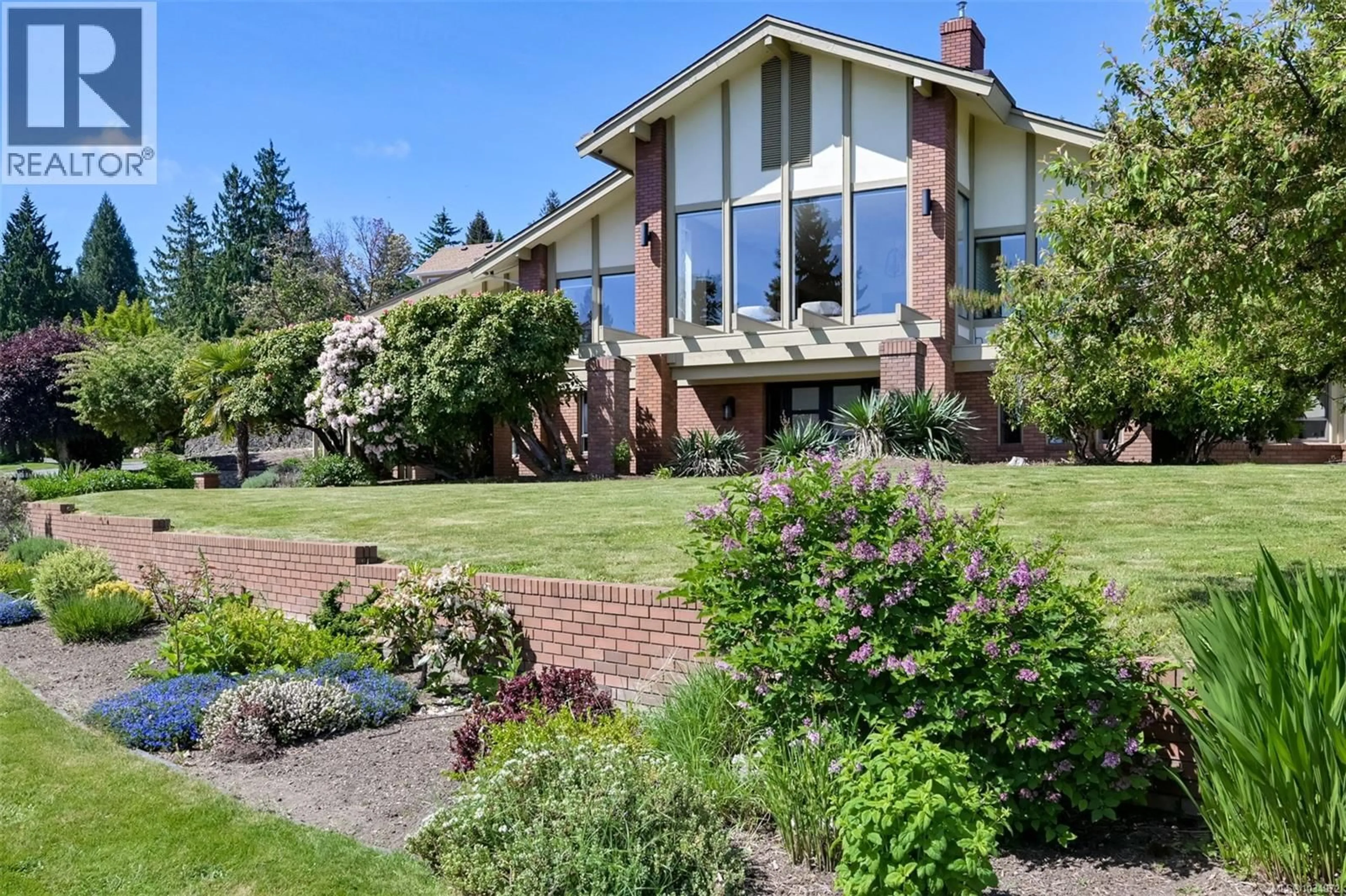 A pic from outside/outdoor area/front of a property/back of a property/a pic from drone, unknown for 8798 FOREST PARK DRIVE, North Saanich British Columbia V8L5A8