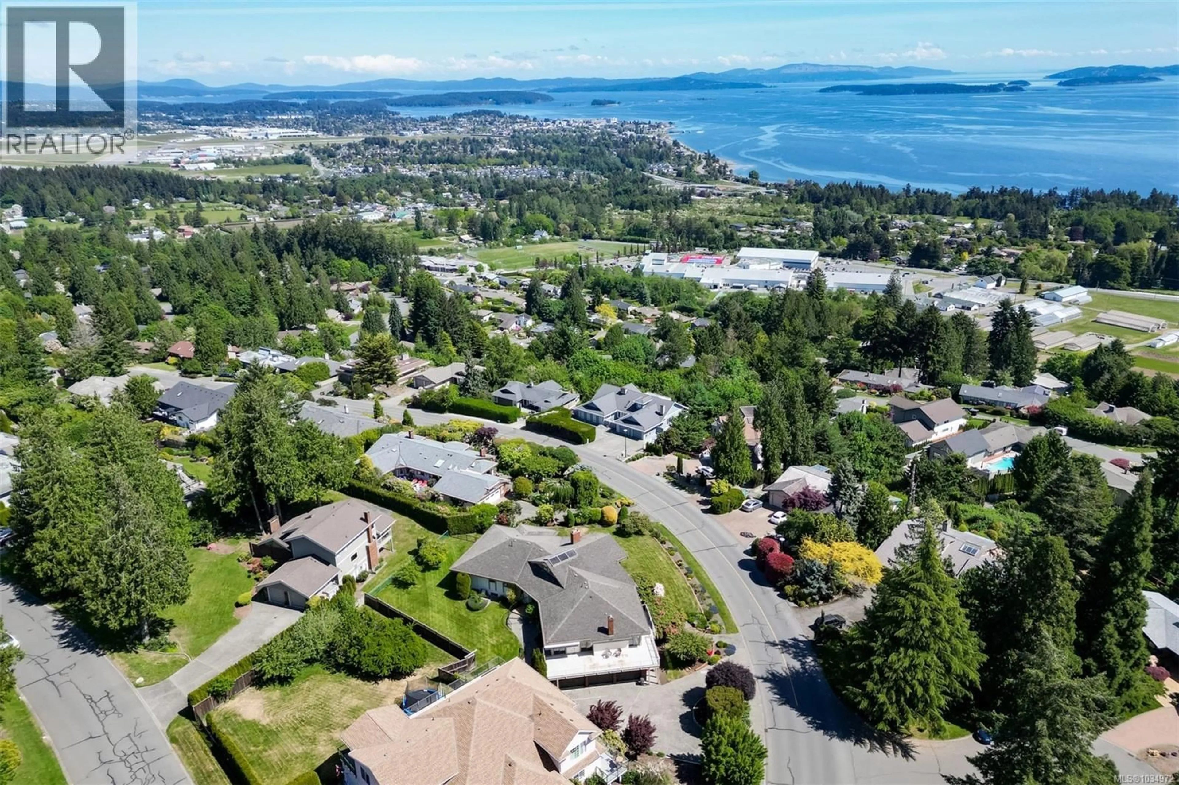 A pic from outside/outdoor area/front of a property/back of a property/a pic from drone, water/lake/river/ocean view for 8798 FOREST PARK DRIVE, North Saanich British Columbia V8L5A8