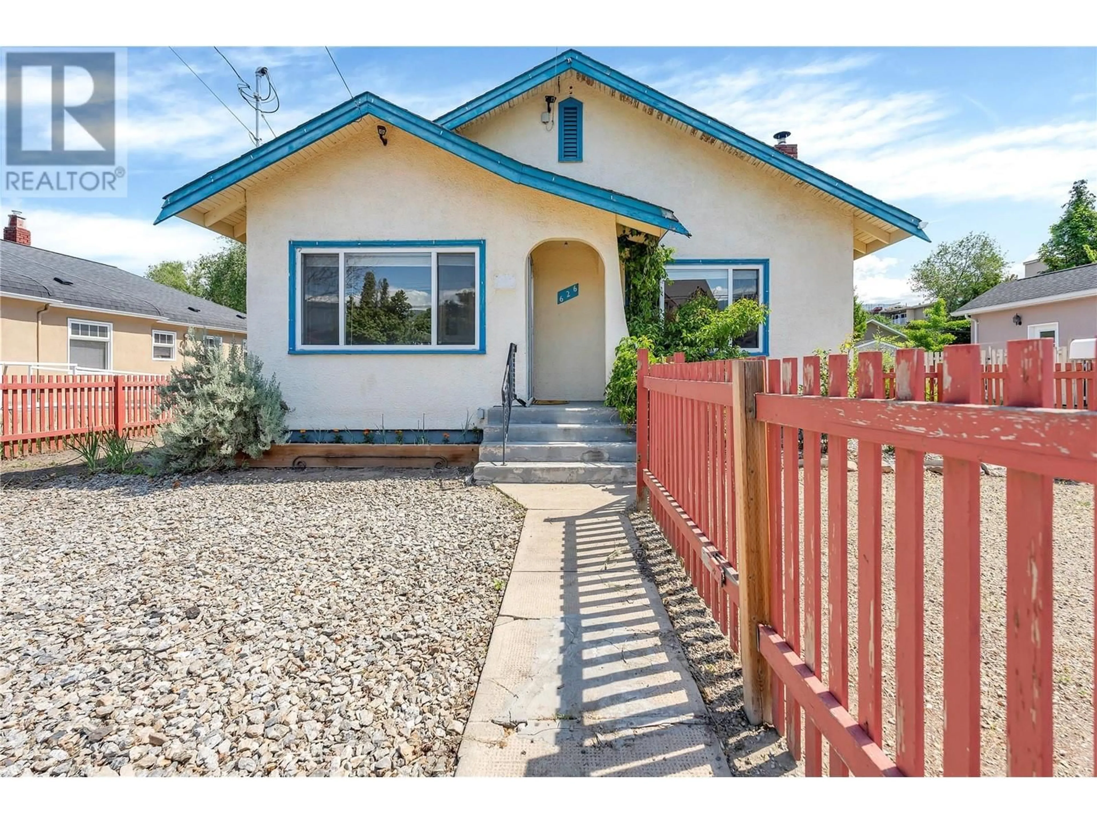 Home with vinyl exterior material, street for 626 WINNIPEG STREET, Penticton British Columbia V2A5M9