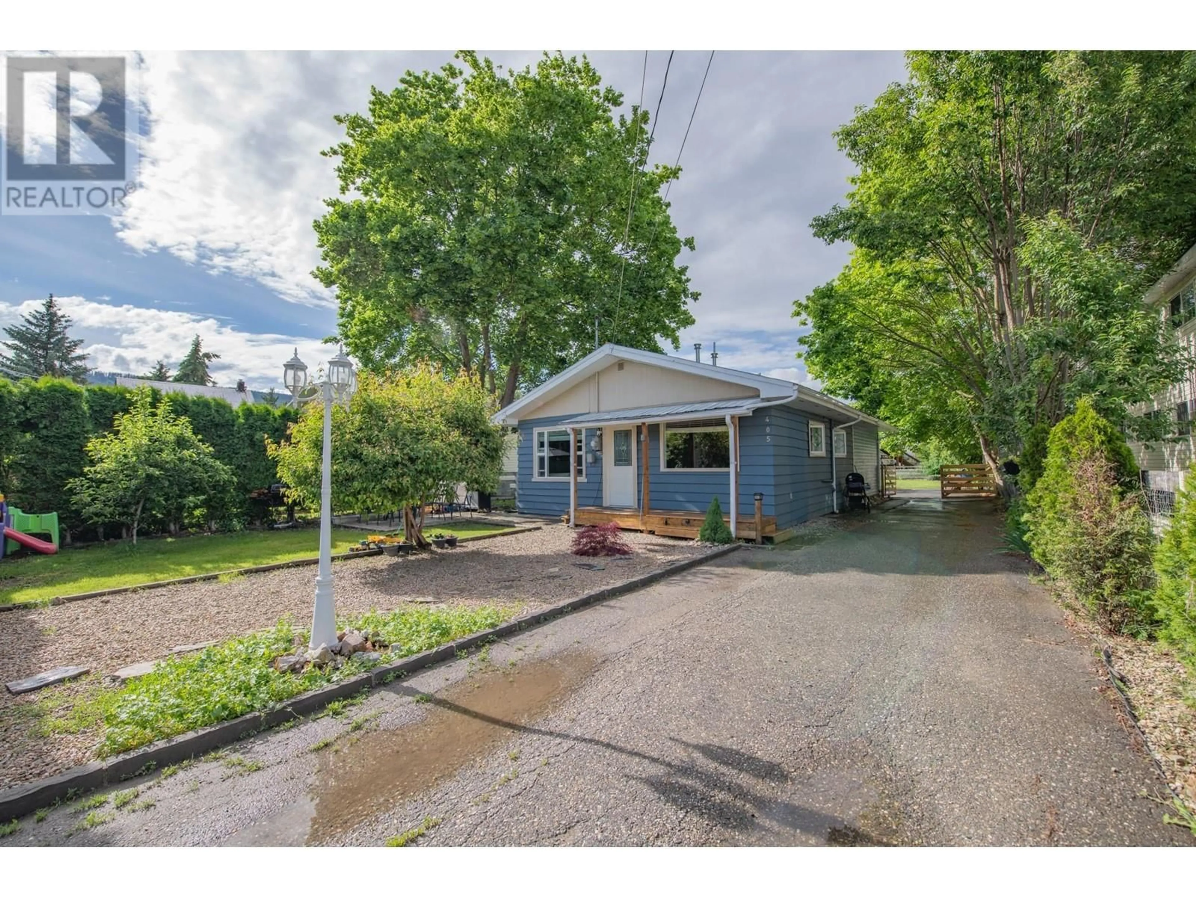 A pic from outside/outdoor area/front of a property/back of a property/a pic from drone, street for 405 BAIRD AVENUE, Enderby British Columbia V0E1V2