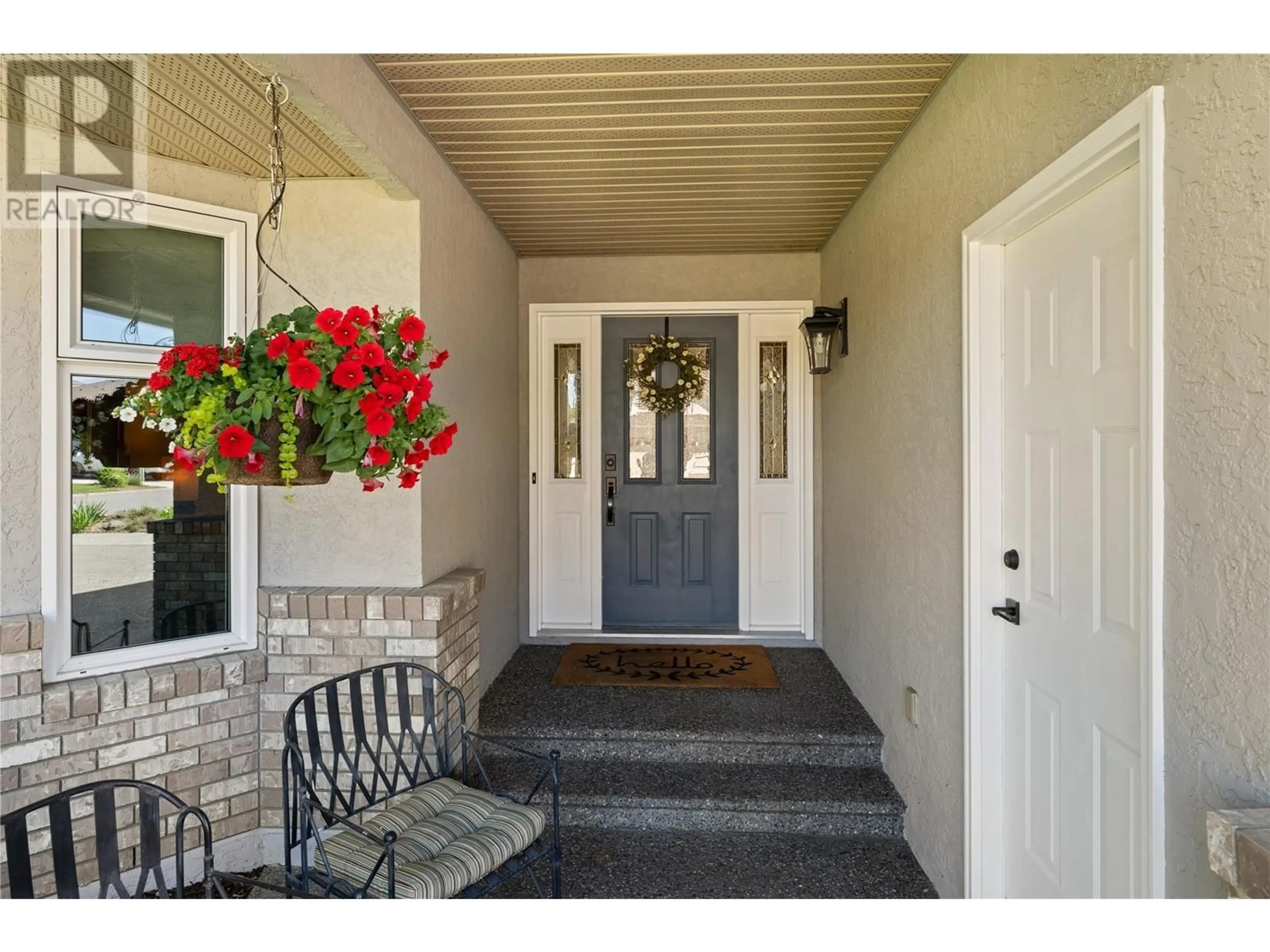 Indoor entryway for 3541 ATHALMER ROAD, Kelowna British Columbia V1W3Y5