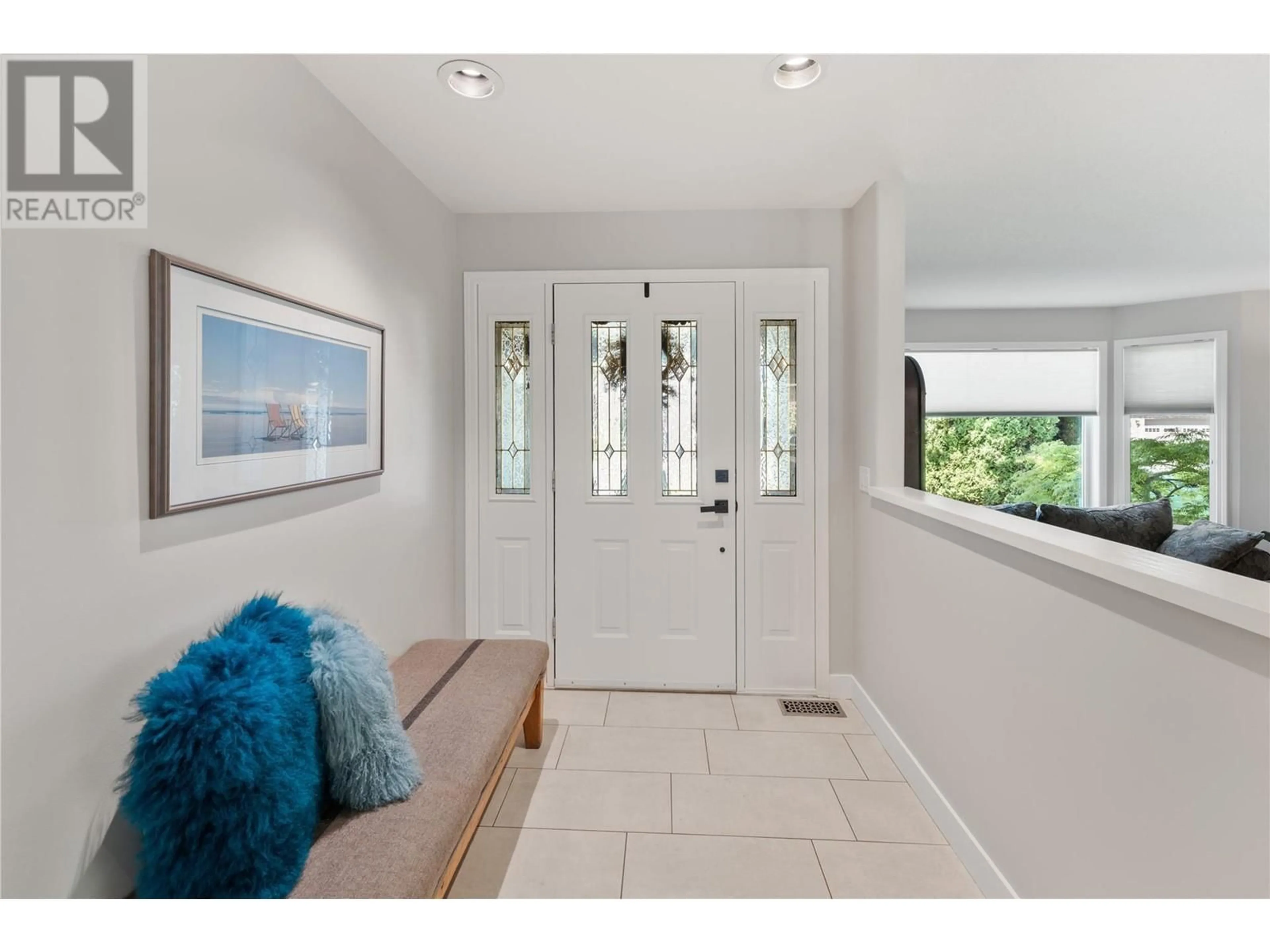 Indoor entryway for 3541 ATHALMER ROAD, Kelowna British Columbia V1W3Y5