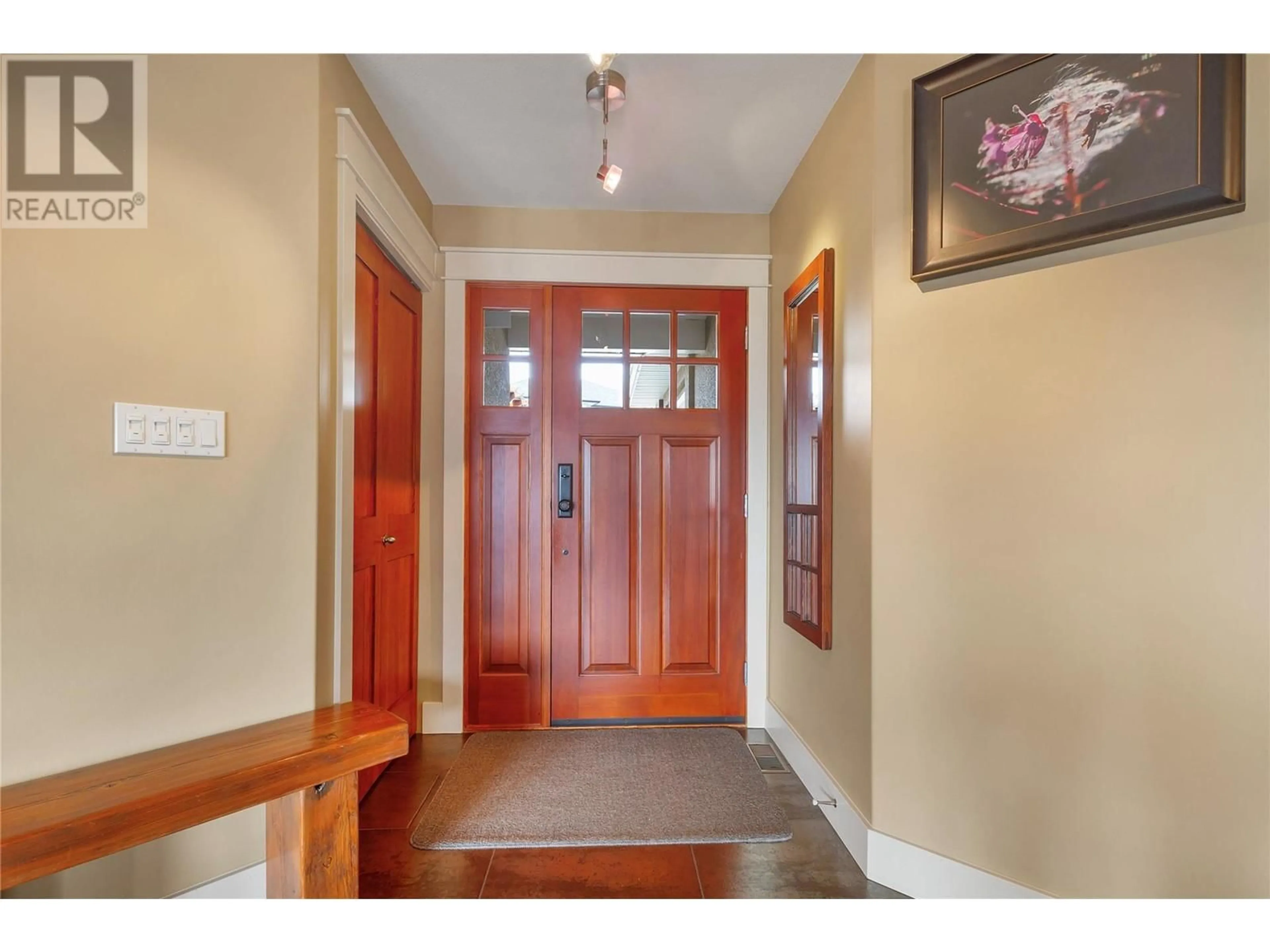 Indoor entryway for 335 MARMOT COURT, Vernon British Columbia V1B2W8
