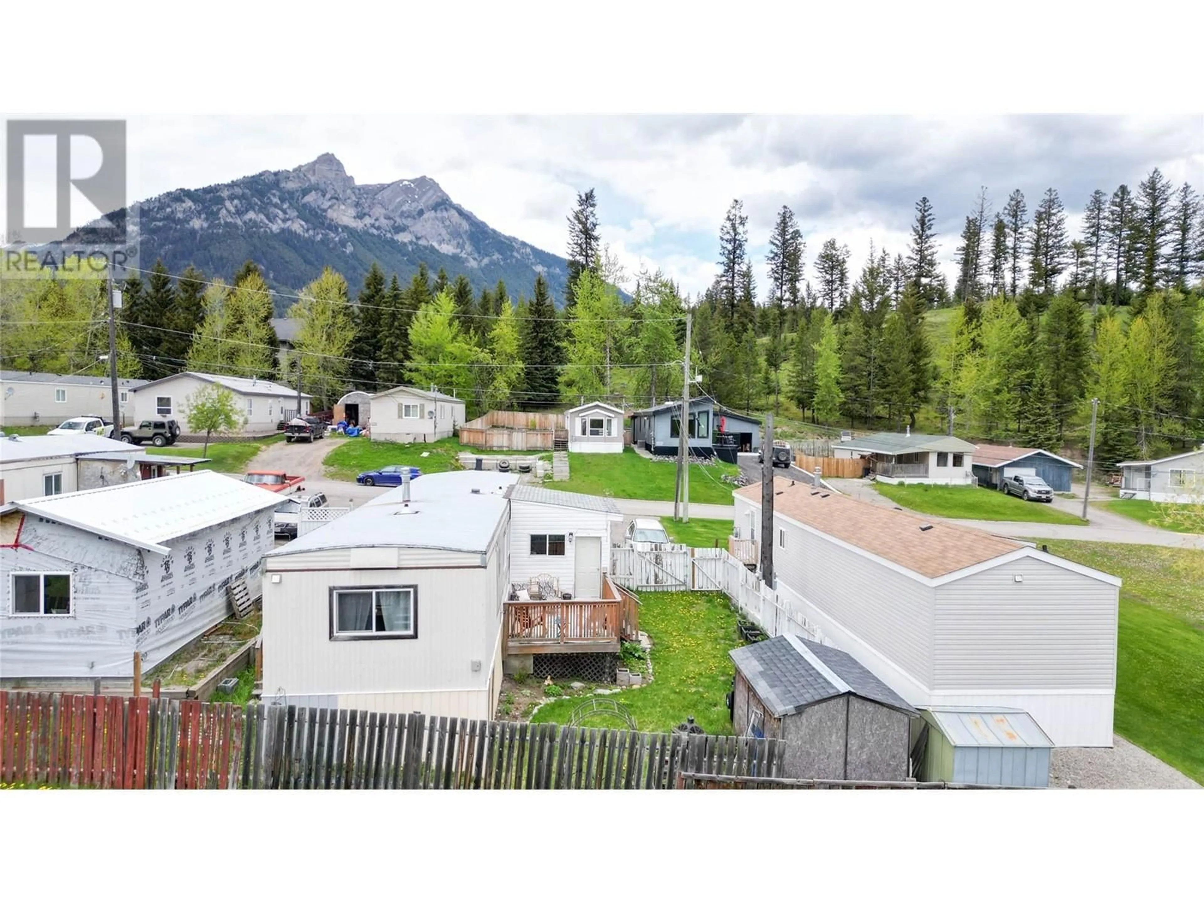 A pic from outside/outdoor area/front of a property/back of a property/a pic from drone, mountain view for 415 BICKFORD DRIVE, Elkford British Columbia V0B1H0