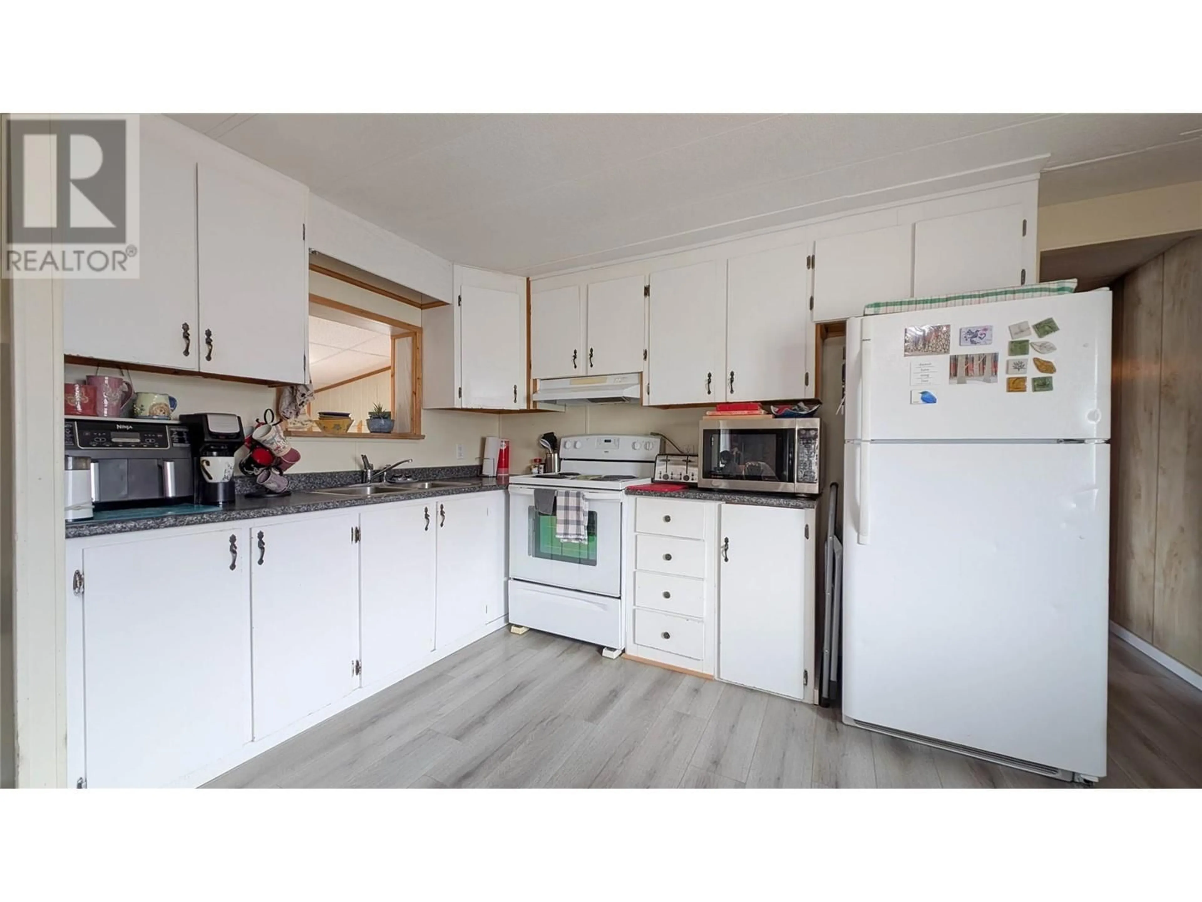 Standard kitchen, wood/laminate floor for 415 BICKFORD DRIVE, Elkford British Columbia V0B1H0
