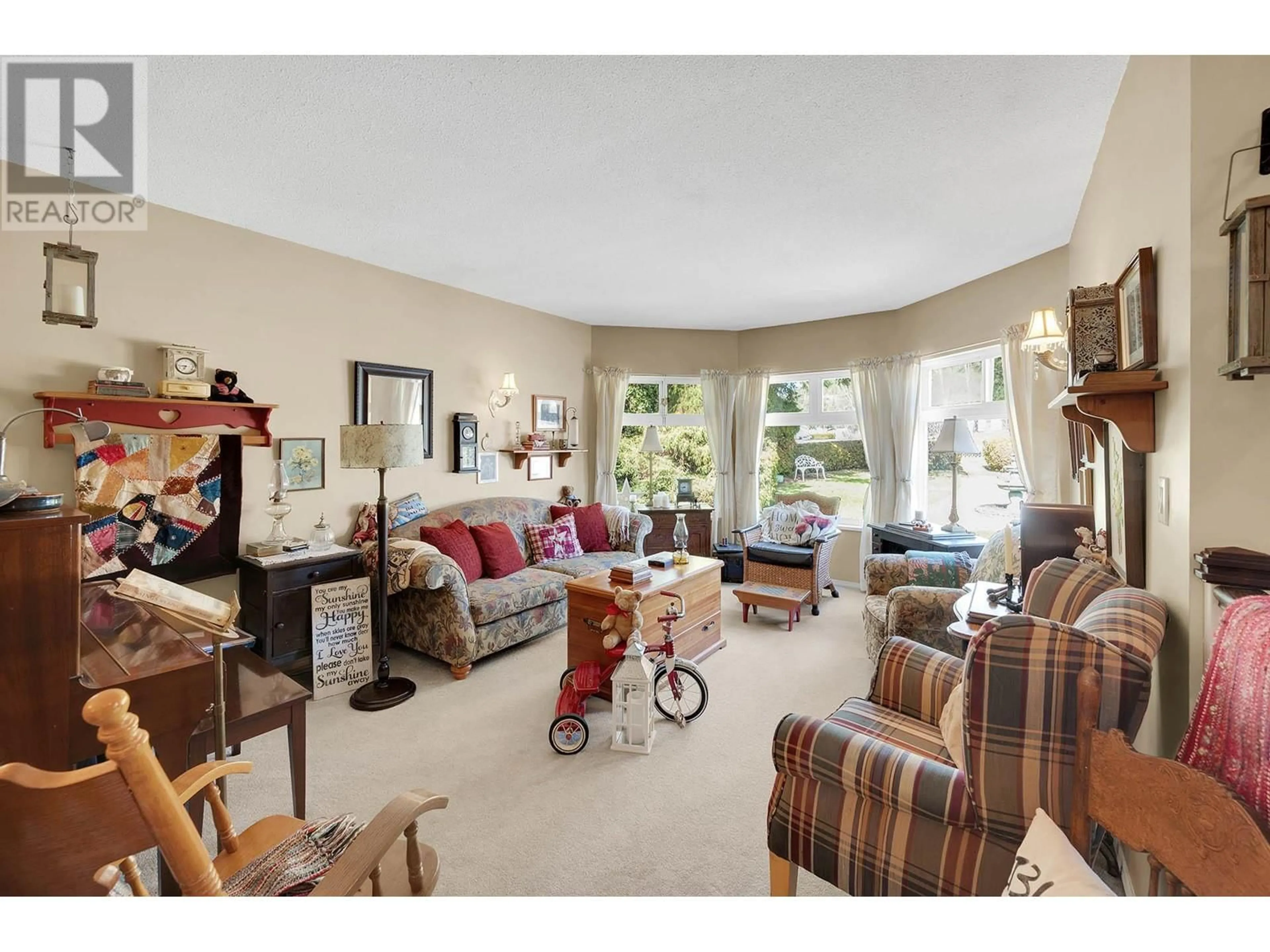 Living room with furniture, carpet floor for 361 WYNDHAVEN PLACE, Clearwater British Columbia V0E1N1