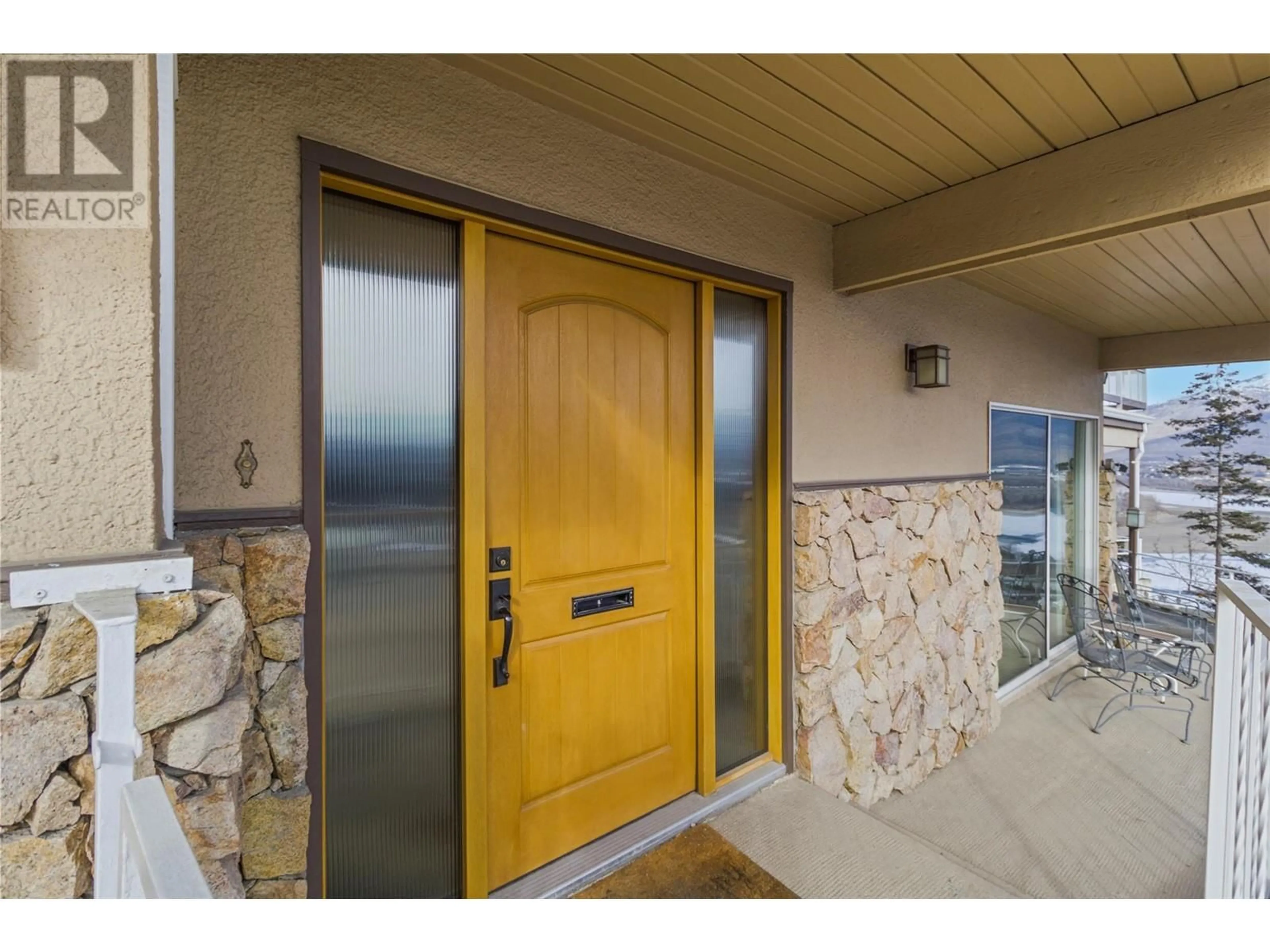 Indoor entryway for 287 CONNAUGHT ROAD, Kamloops British Columbia V2C1G5