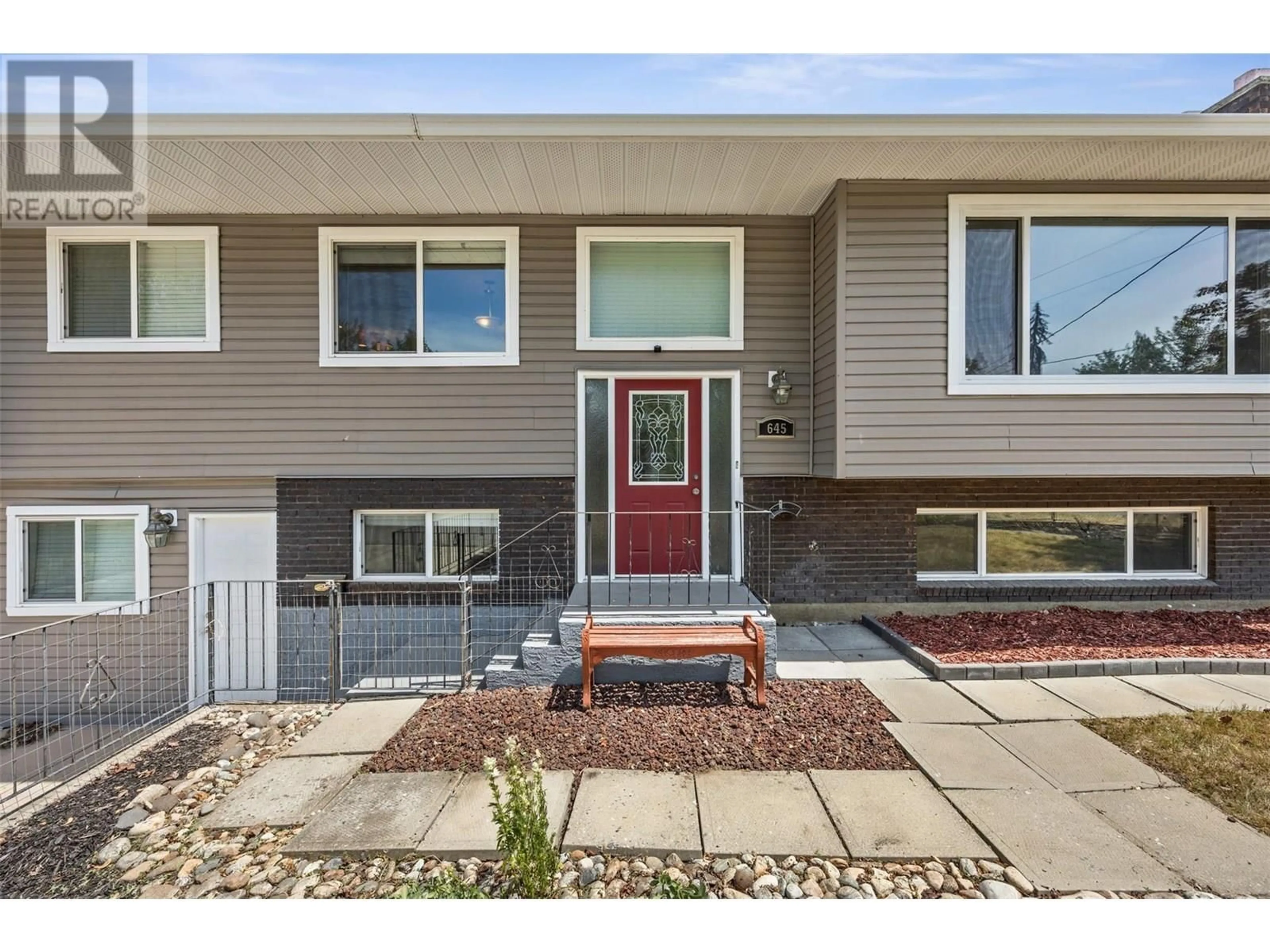 Home with vinyl exterior material, street for 645 MARK ROAD, Kelowna British Columbia V1X5G8