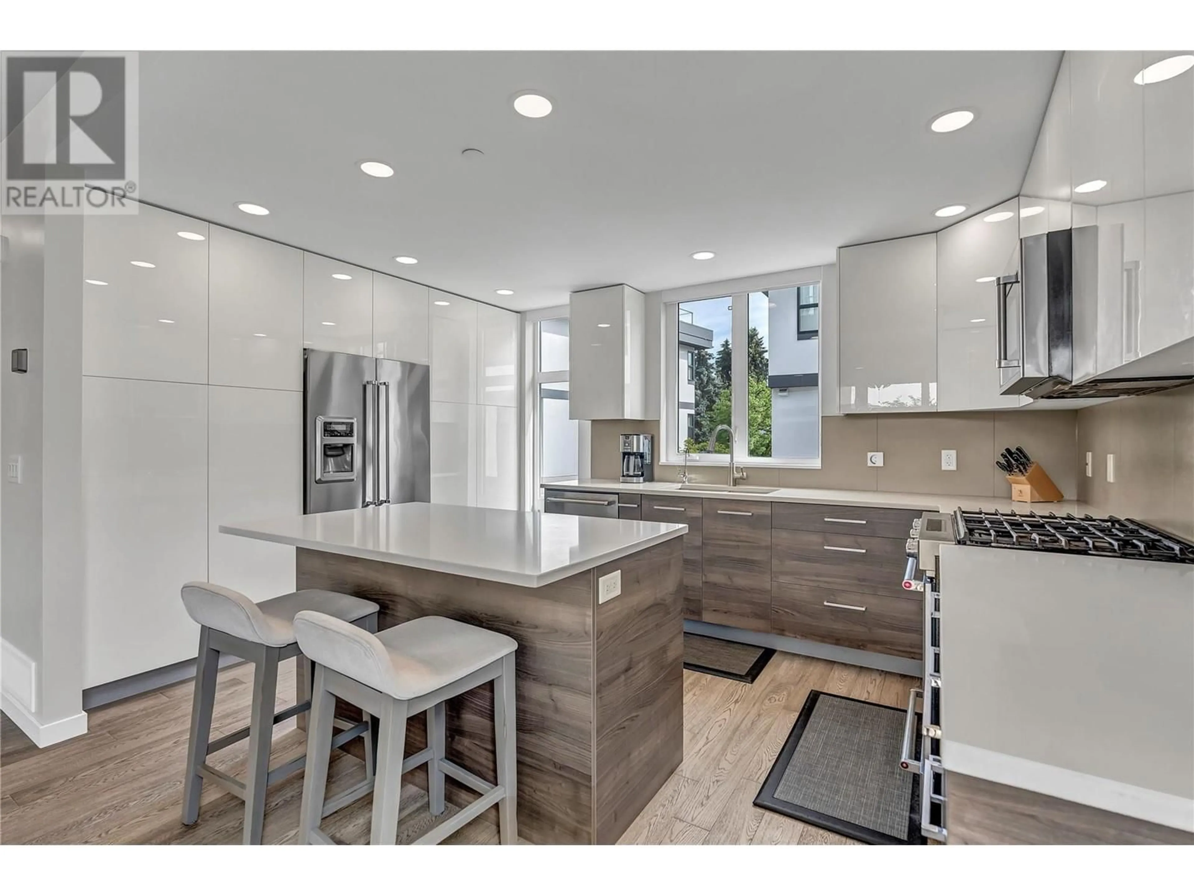 Contemporary kitchen, unknown for 34 - 1515 HIGHLAND DRIVE NORTH, Kelowna British Columbia V1Y0C9