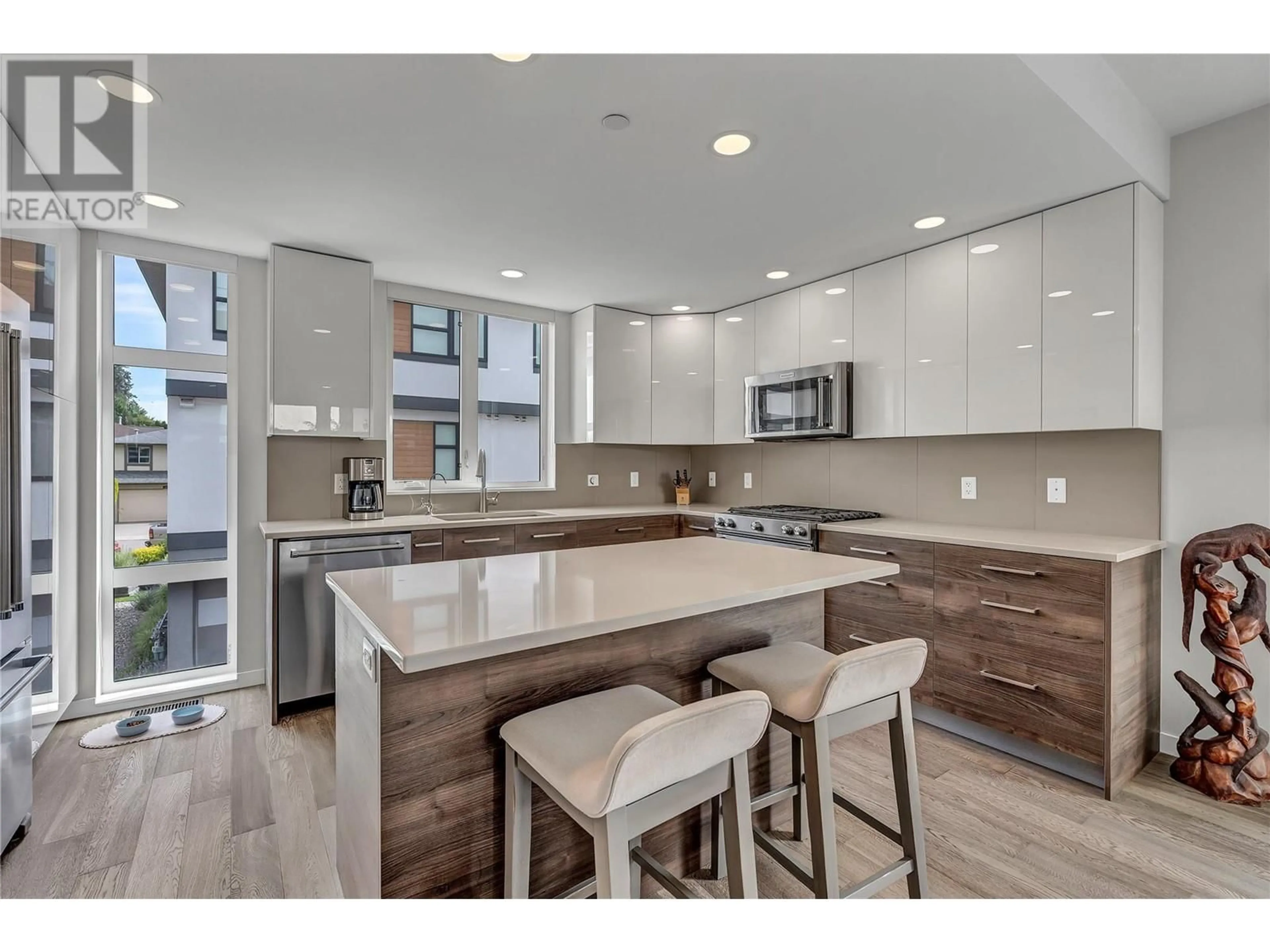 Open concept kitchen, ceramic/tile floor for 34 - 1515 HIGHLAND DRIVE NORTH, Kelowna British Columbia V1Y0C9