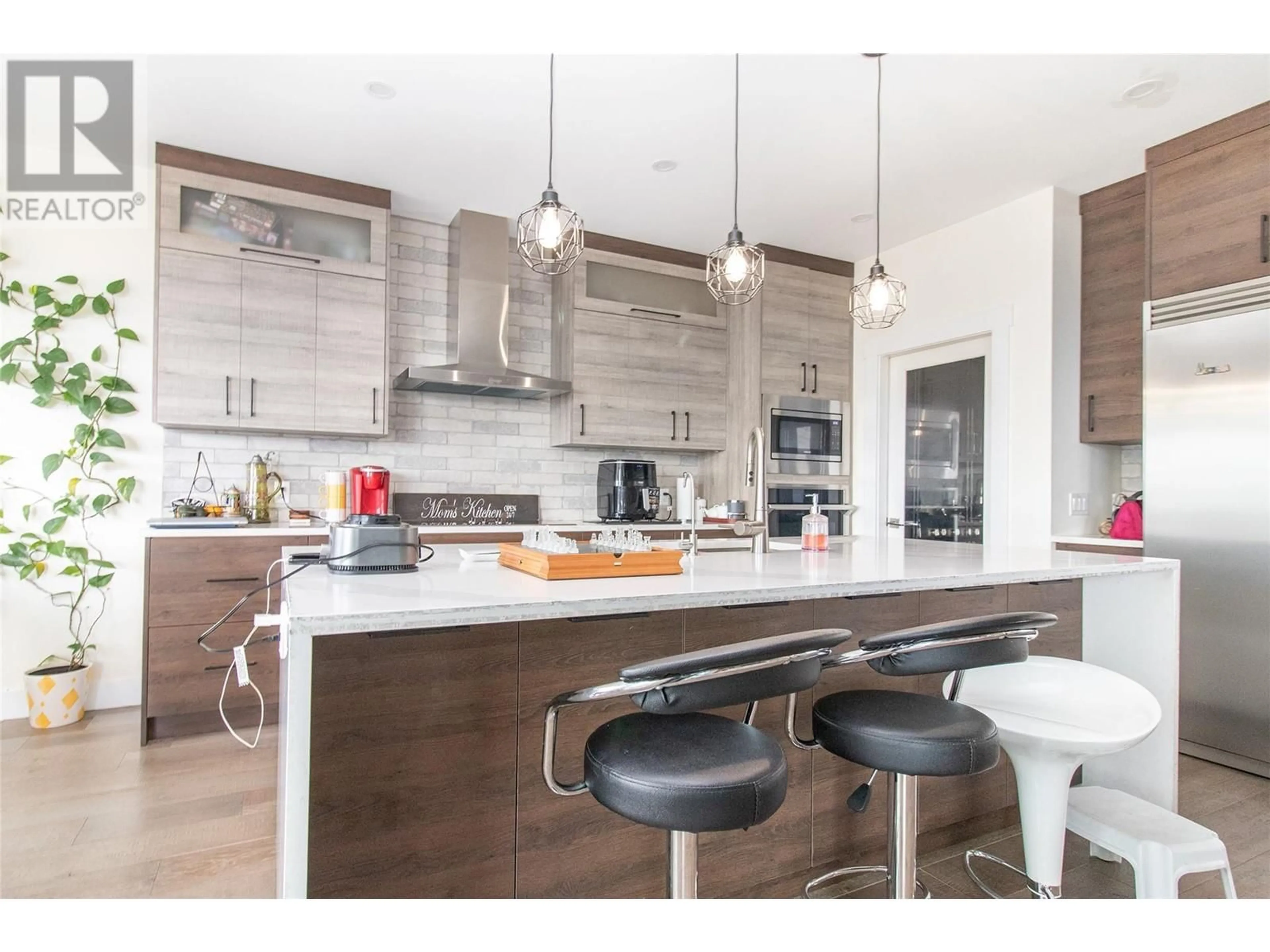 Contemporary kitchen, wood/laminate floor for 2132 TRAMONTO COURT, Kelowna British Columbia V1P1V1