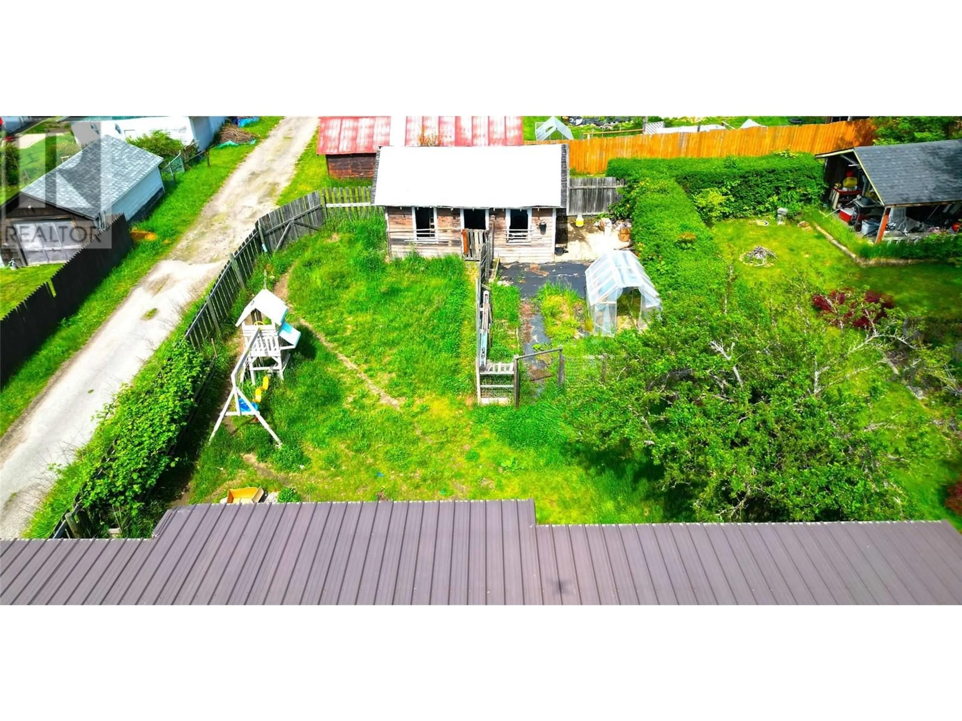A pic from outside/outdoor area/front of a property/back of a property/a pic from drone, building for 1030 BLAKE STREET, Castlegar British Columbia V0G1X0