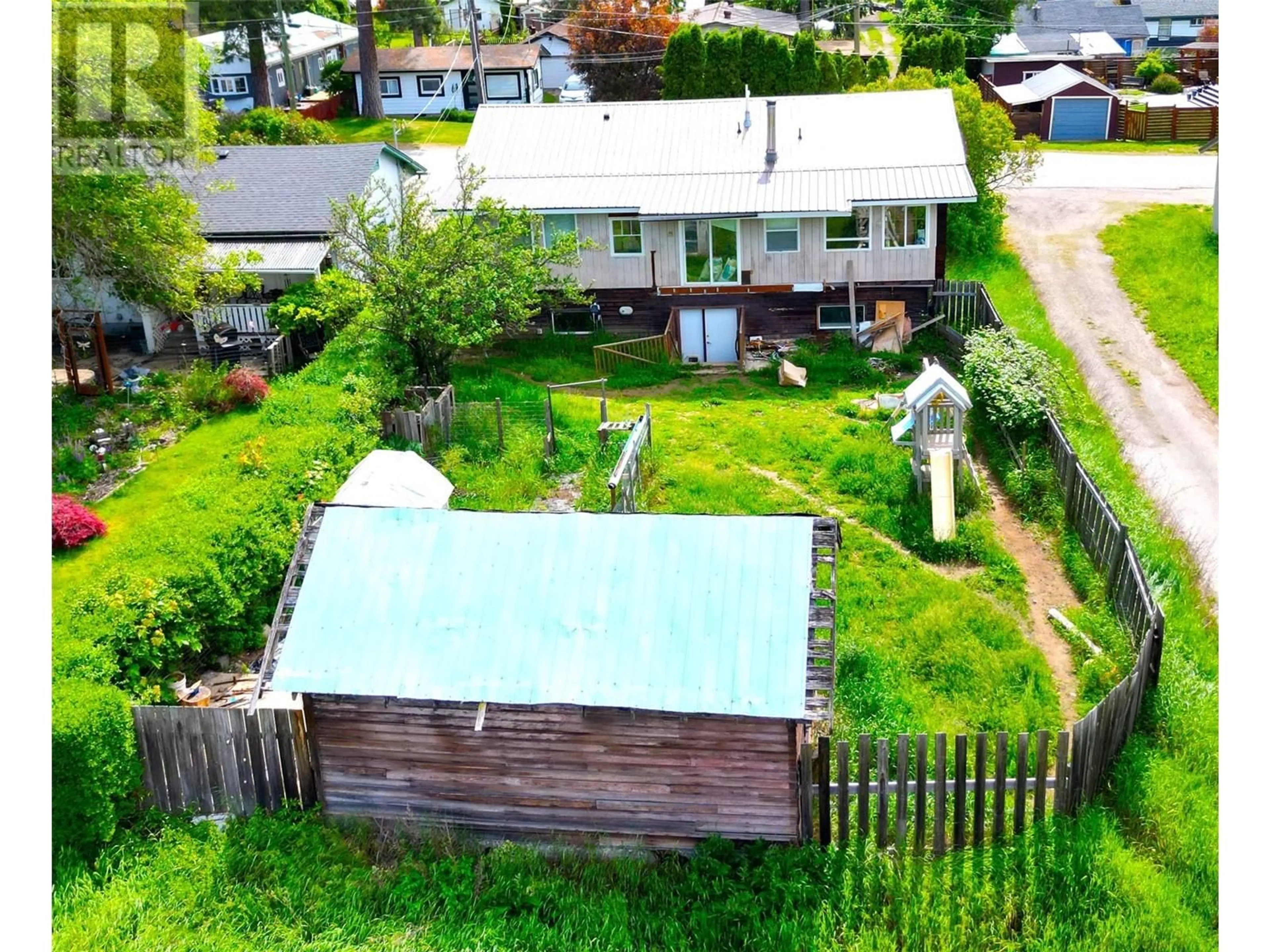 A pic from outside/outdoor area/front of a property/back of a property/a pic from drone, unknown for 1030 BLAKE STREET, Castlegar British Columbia V0G1X0
