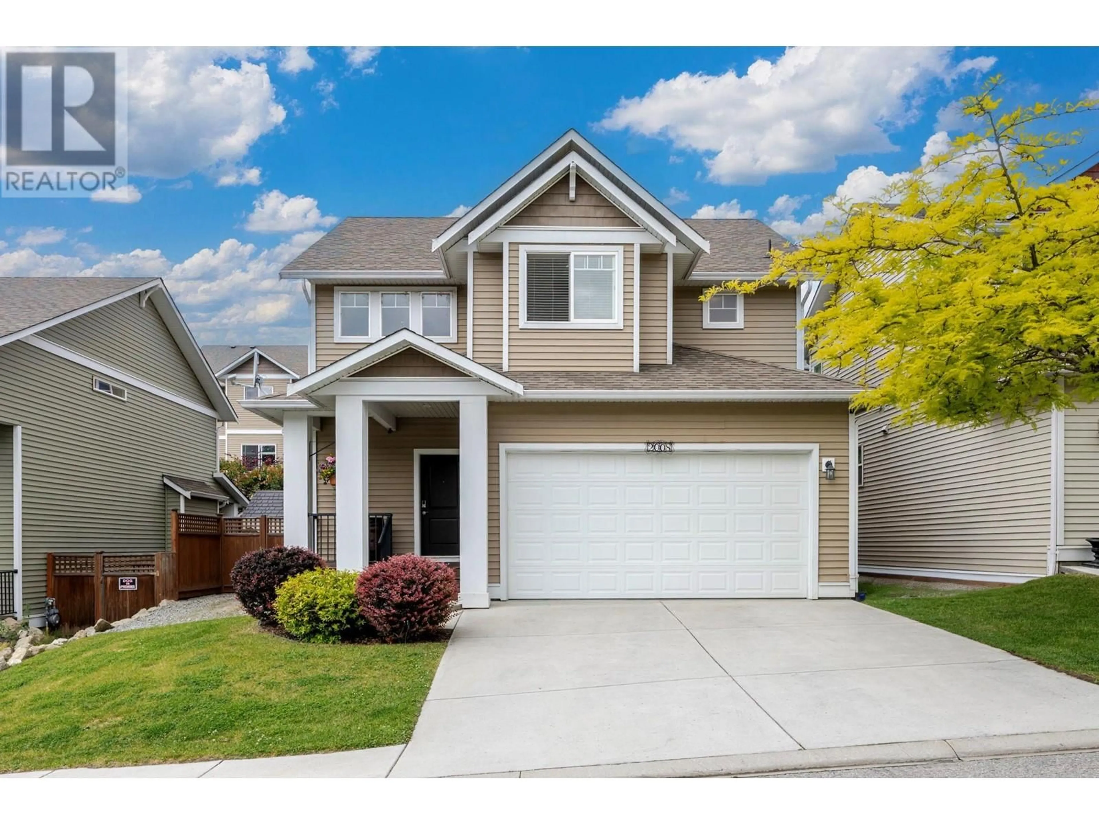 Home with vinyl exterior material, street for 2008 ELKRIDGE DRIVE, West Kelowna British Columbia V4T3J8