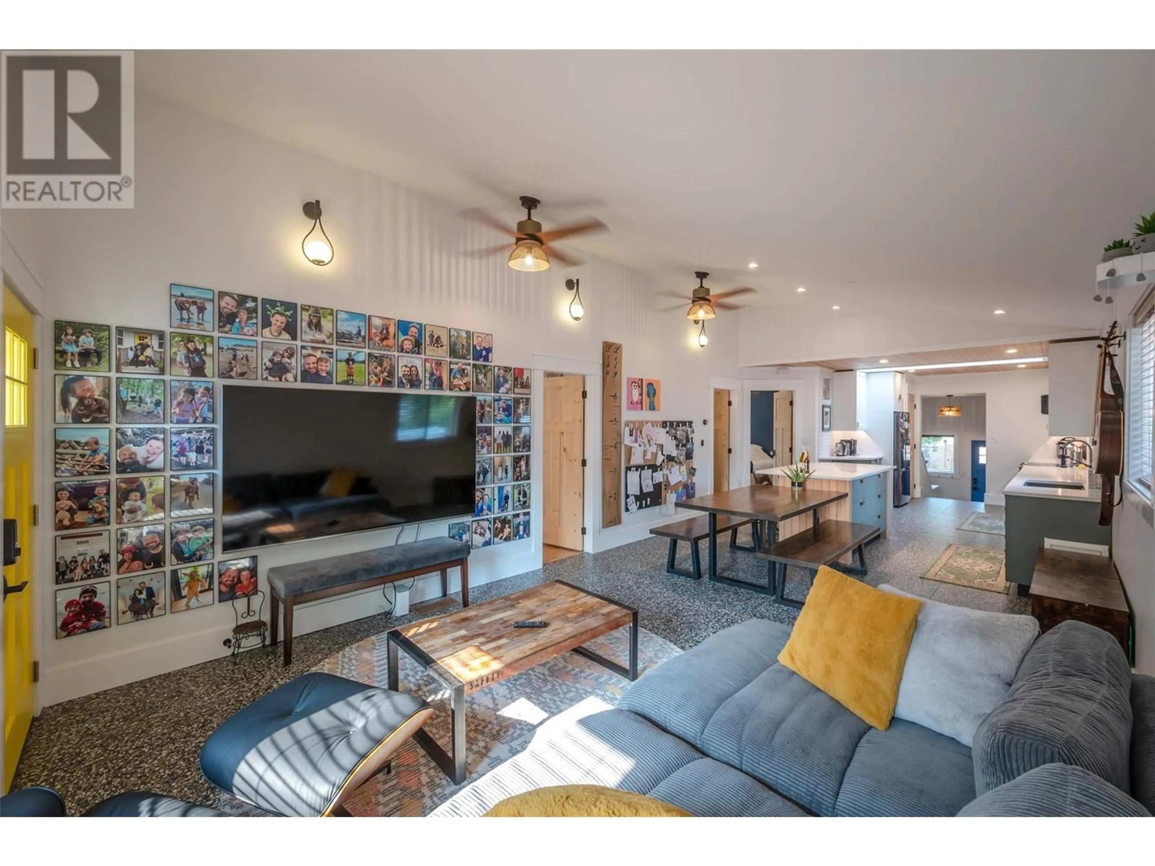 Living room with furniture, unknown for 1073 MOOSEJAW STREET, Penticton British Columbia V2A5T5