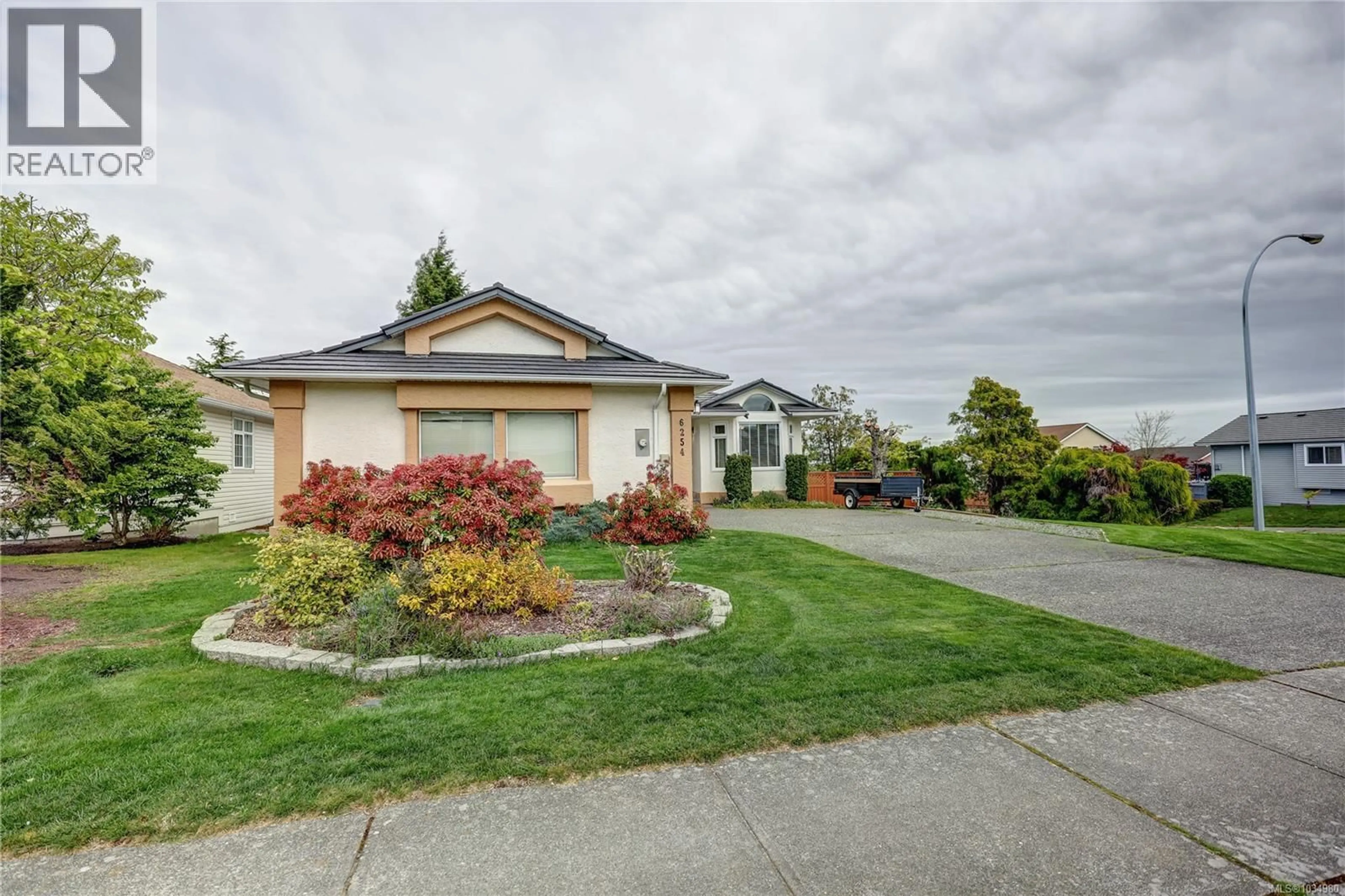 A pic from outside/outdoor area/front of a property/back of a property/a pic from drone, street for 6254 WATERBURY ROAD, Nanaimo British Columbia V9V1L5