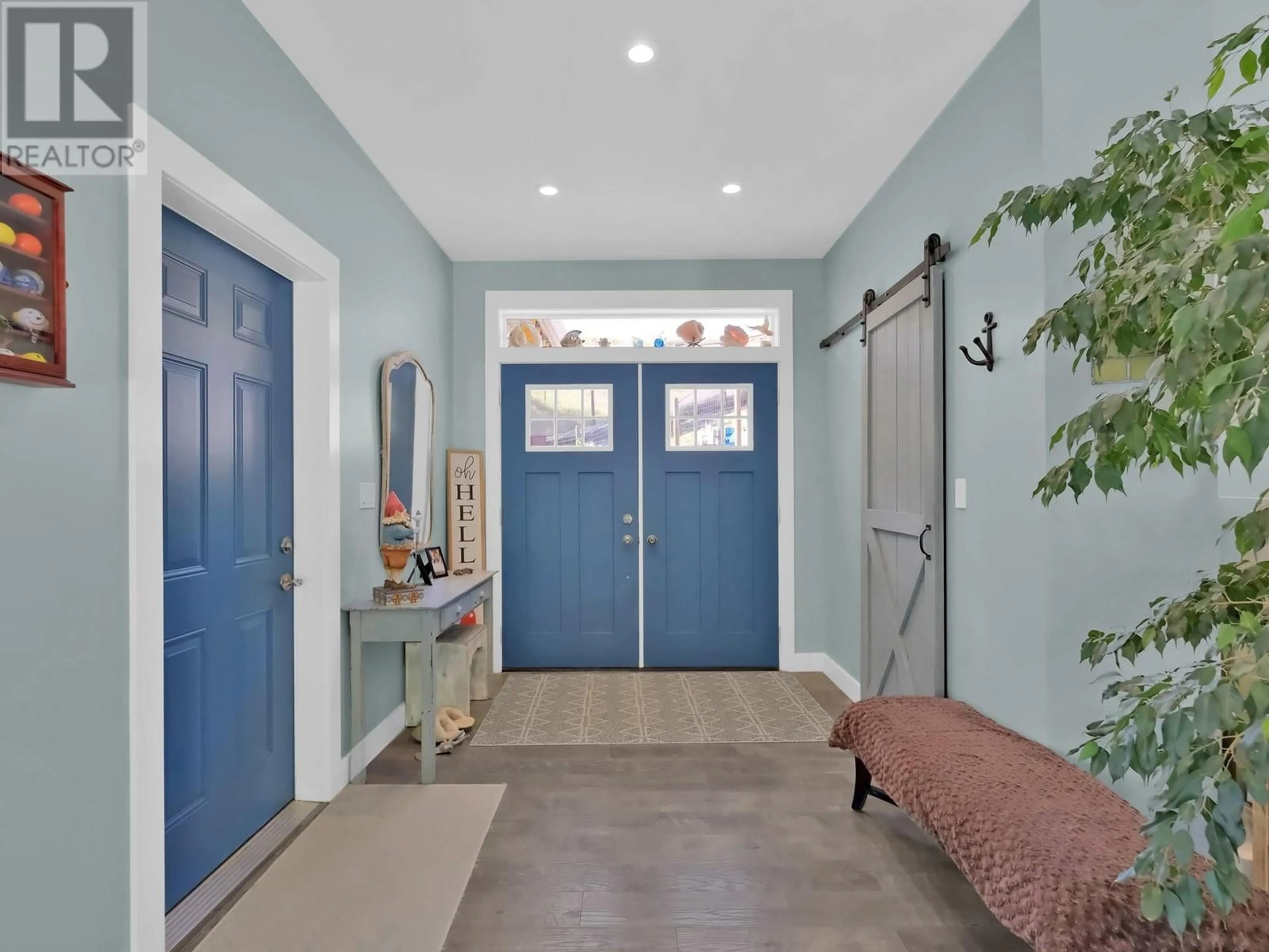 Indoor entryway for 153 SMYTHE DRIVE, Penticton British Columbia V2A8W6