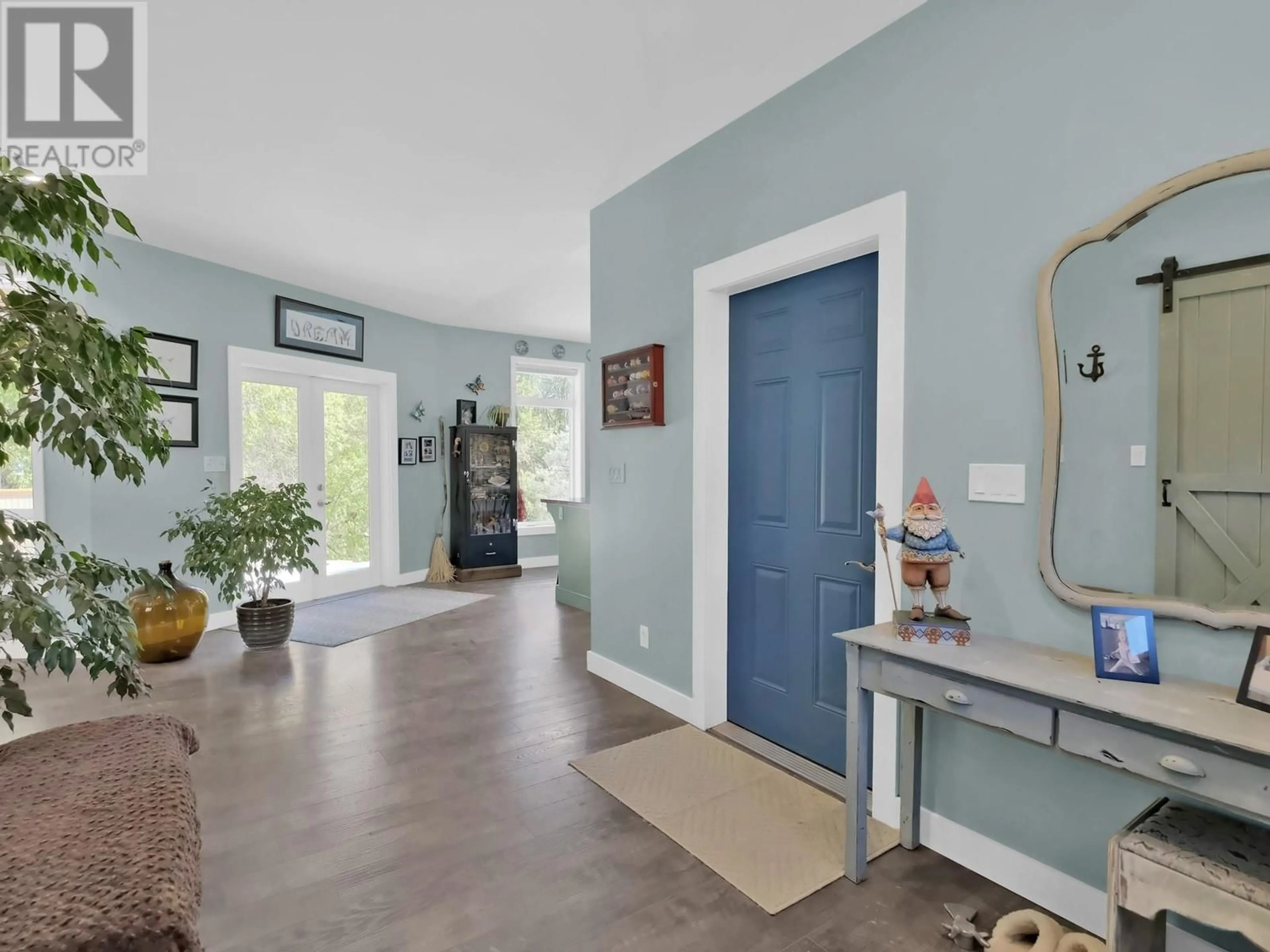 Indoor entryway for 153 SMYTHE DRIVE, Penticton British Columbia V2A8W6