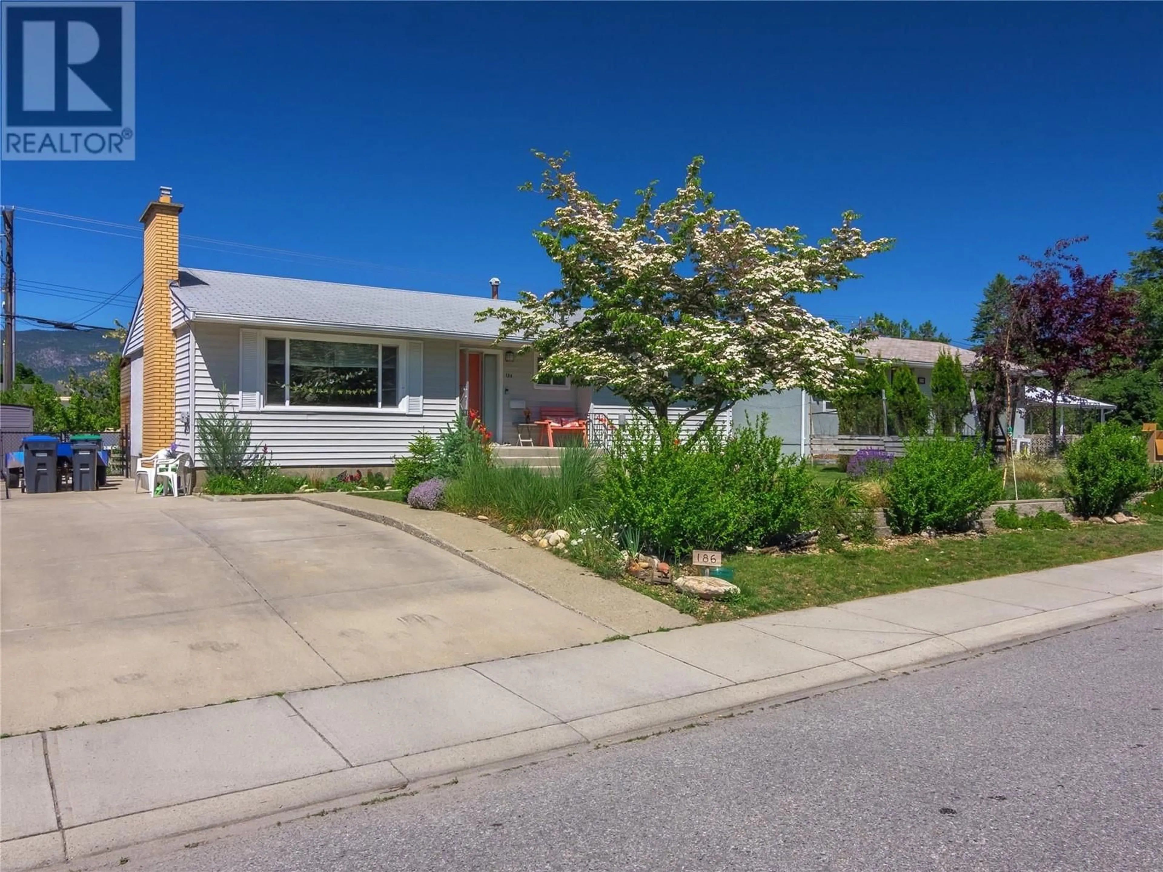 Home with vinyl exterior material, street for 186 MCPHERSON CRESCENT, Penticton British Columbia V2A2N8