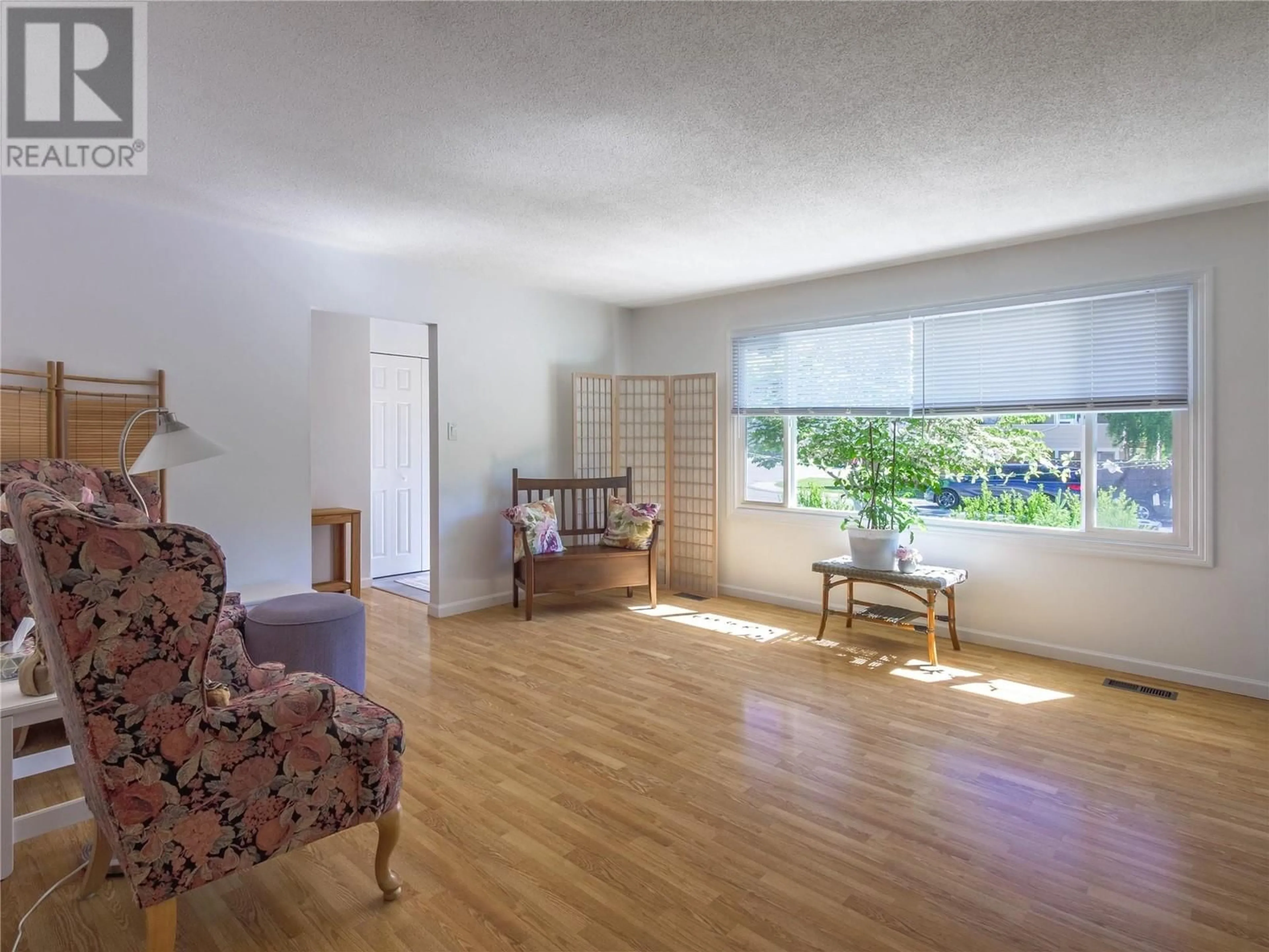 Living room with furniture, wood/laminate floor for 186 MCPHERSON CRESCENT, Penticton British Columbia V2A2N8