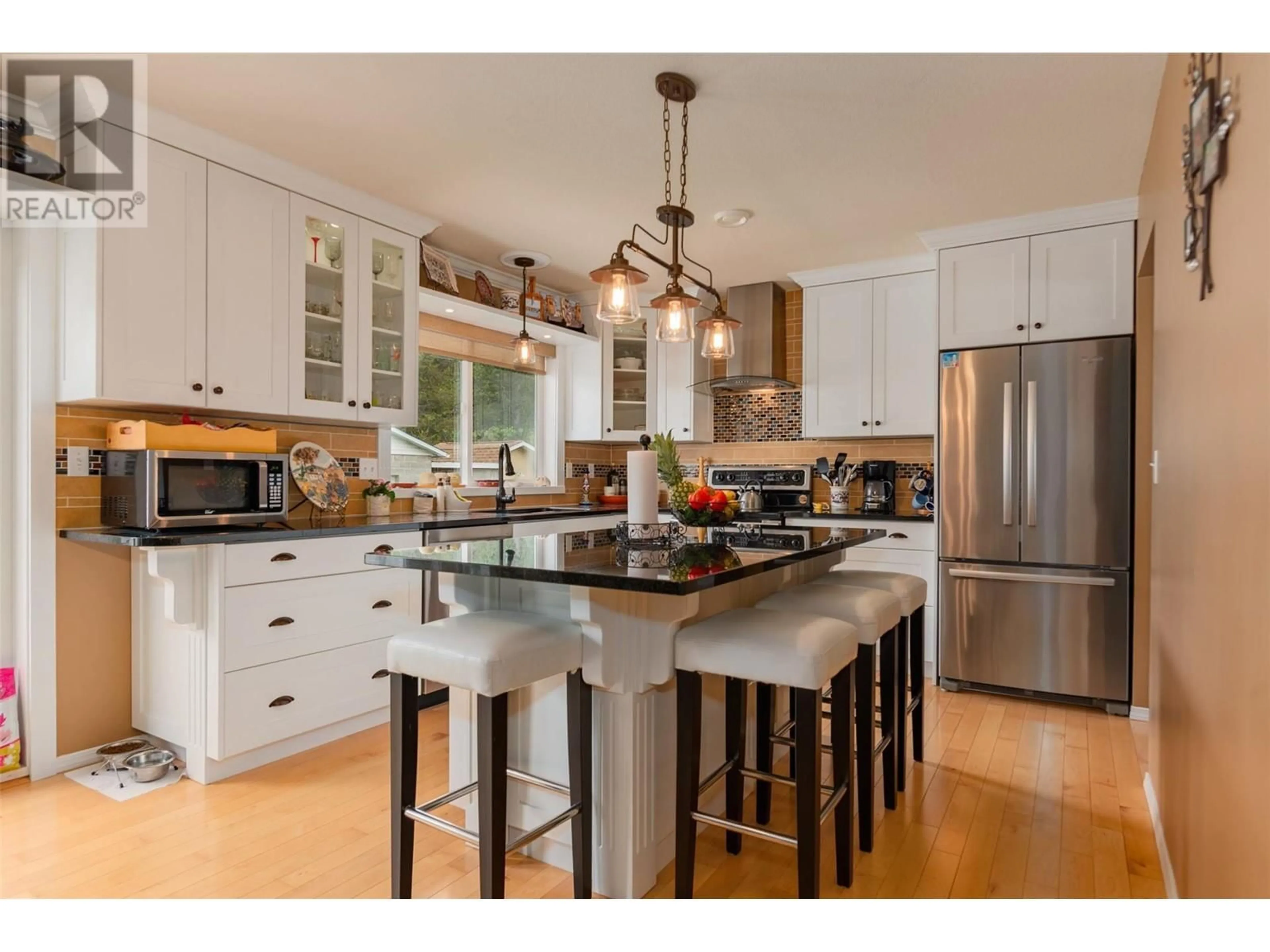 Open concept kitchen, unknown for 405 BERESFORD CRESCENT, Castlegar British Columbia V1N3W2