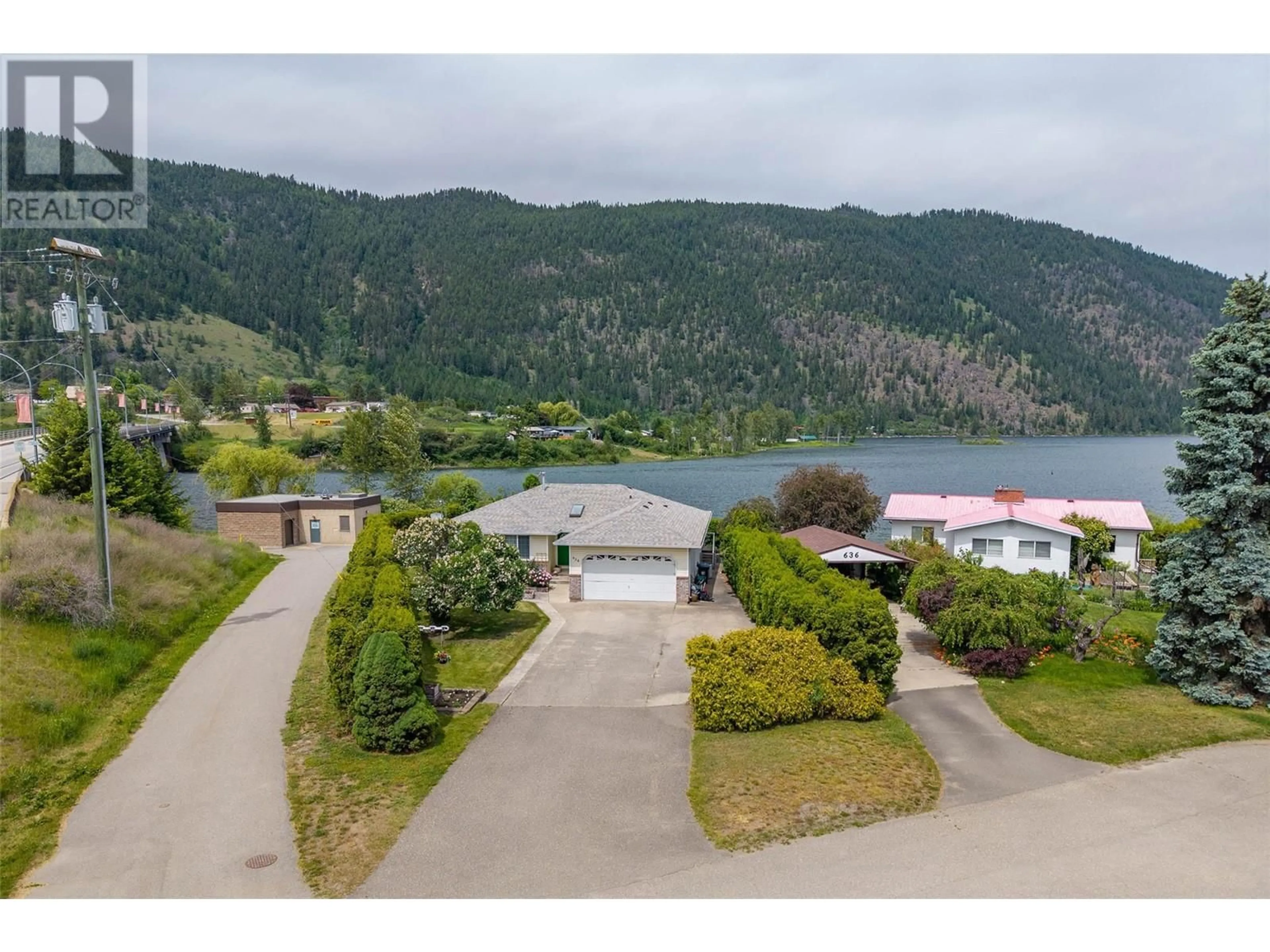A pic from outside/outdoor area/front of a property/back of a property/a pic from drone, mountain view for 634 HYSOP PLACE, Chase British Columbia V0E1M0