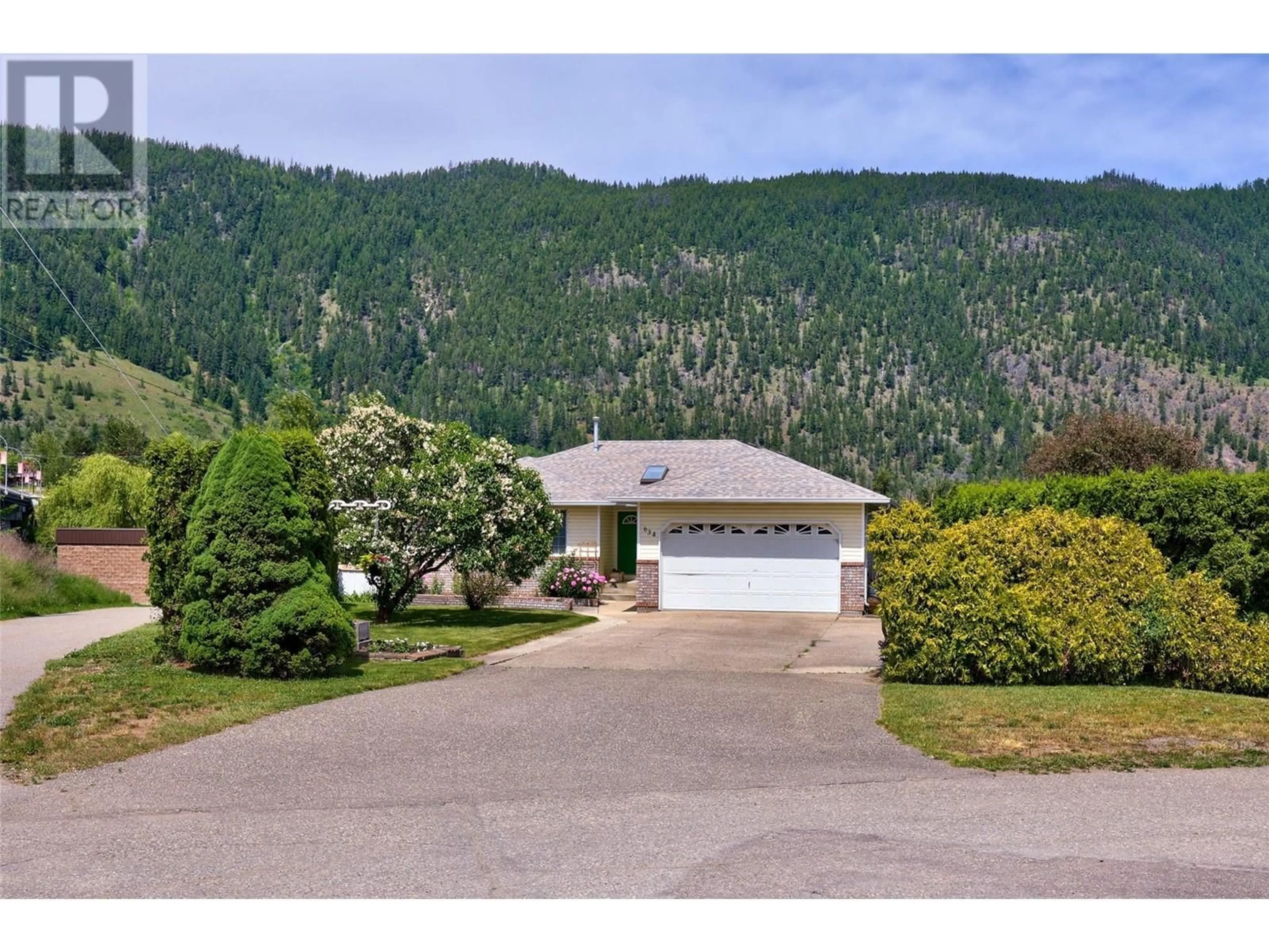 A pic from outside/outdoor area/front of a property/back of a property/a pic from drone, mountain view for 634 HYSOP PLACE, Chase British Columbia V0E1M0
