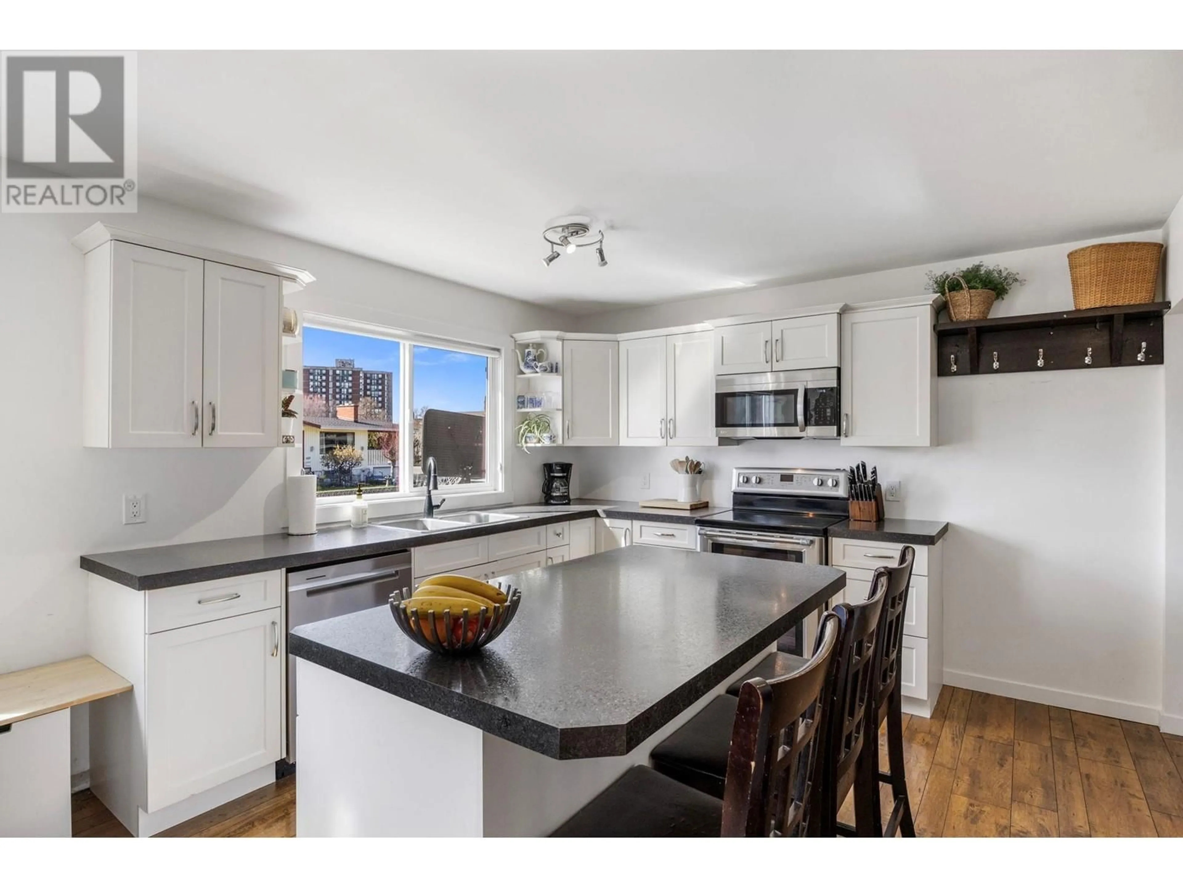 Open concept kitchen, unknown for 1224 LAWSON AVENUE, Kelowna British Columbia V1Y6T9