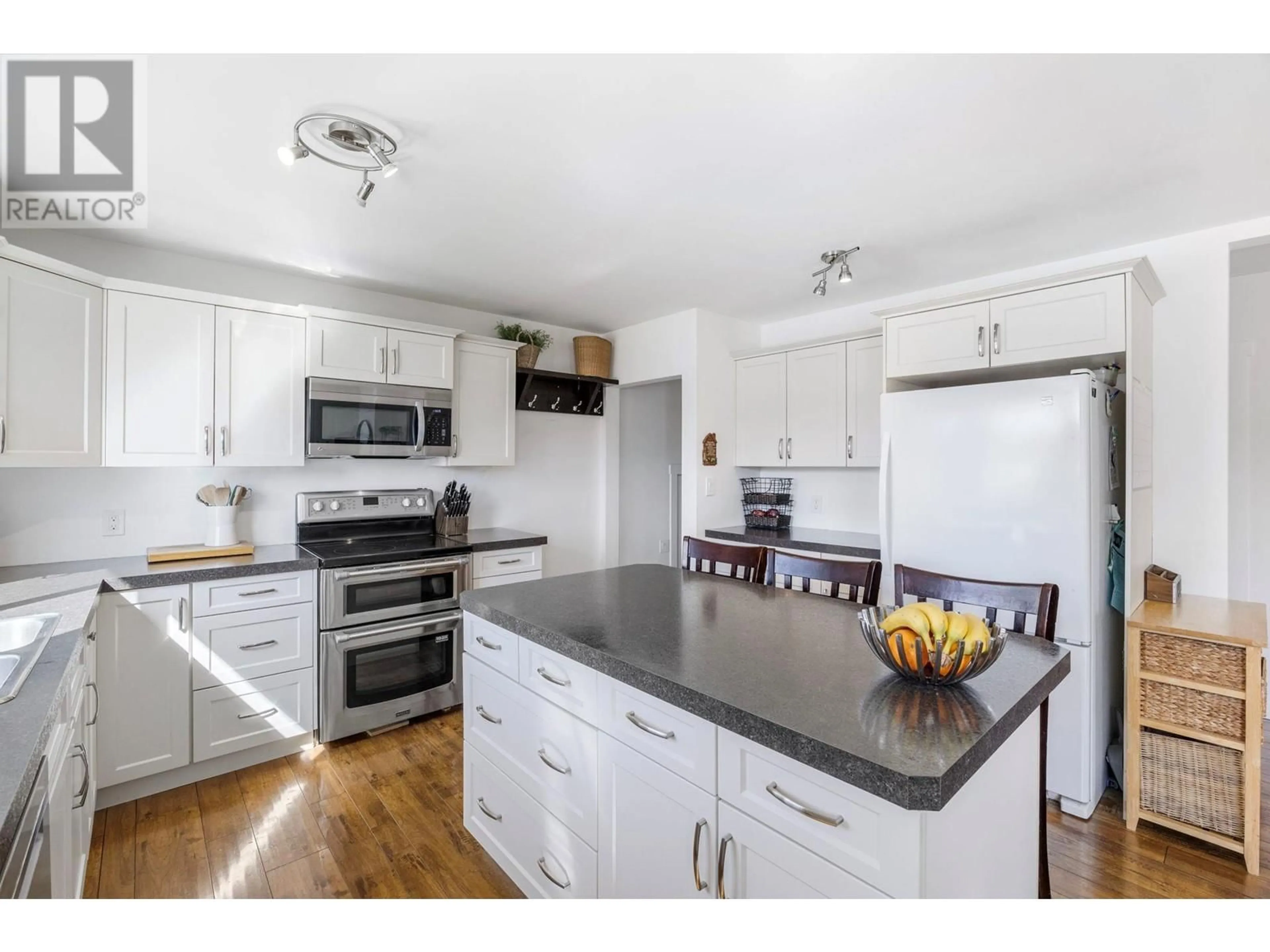 Open concept kitchen, unknown for 1224 LAWSON AVENUE, Kelowna British Columbia V1Y6T9
