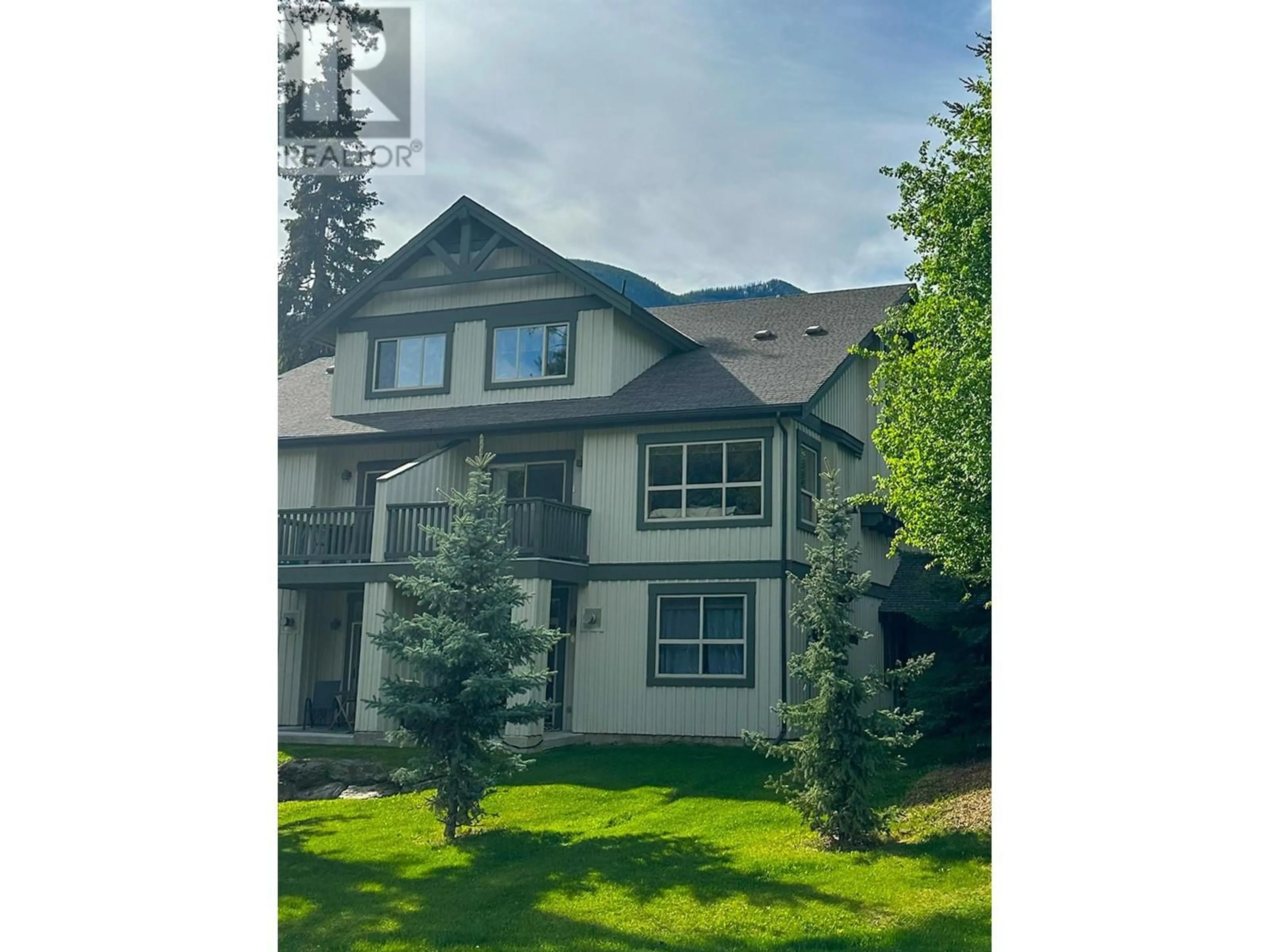 A pic from outside/outdoor area/front of a property/back of a property/a pic from drone, unknown for 28 - 2075 SUMMIT DRIVE, Panorama British Columbia V0A1T0