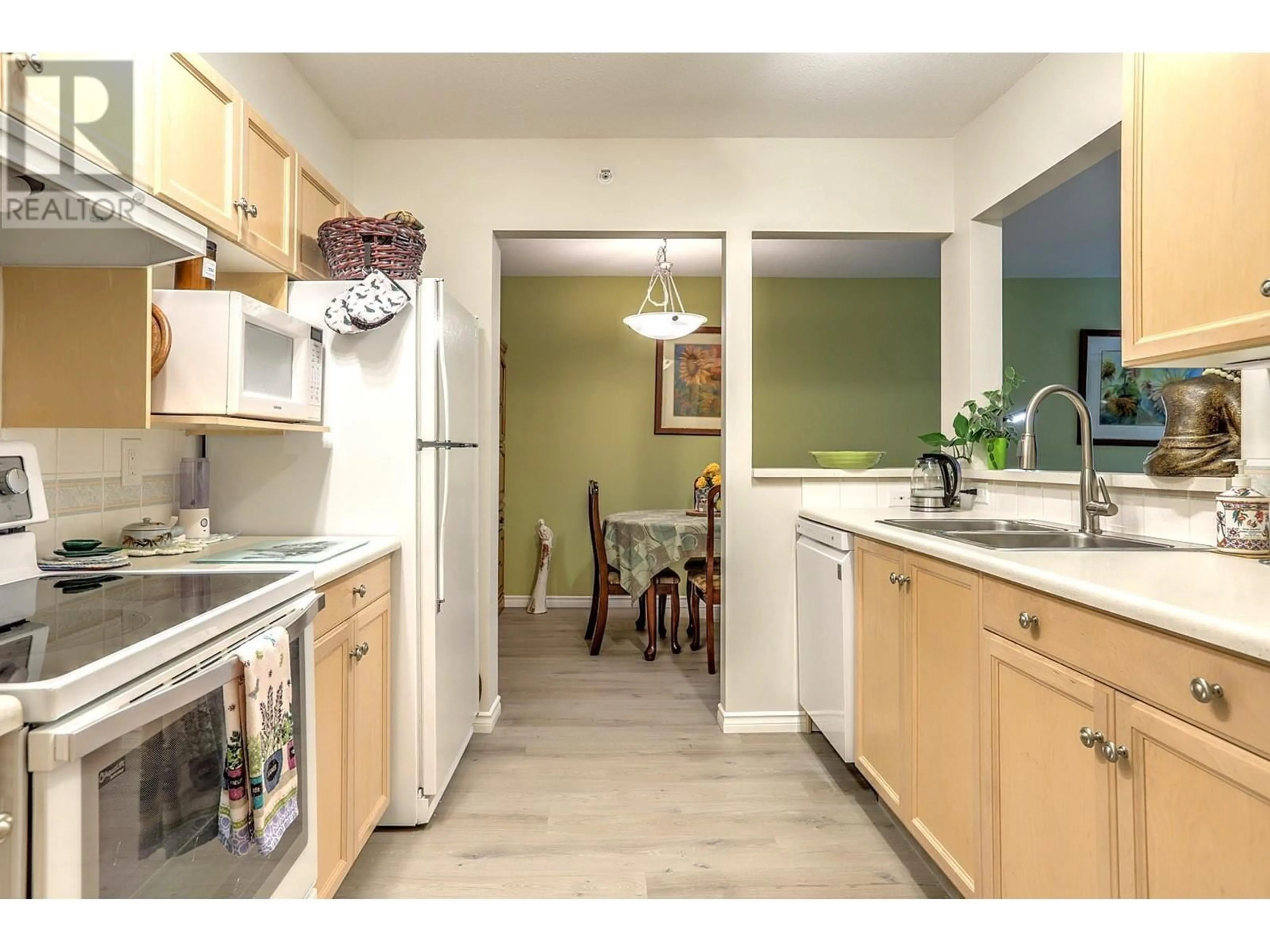 Standard kitchen, unknown for 107 - 3301 CENTENNIAL DRIVE, Vernon British Columbia V1T2T8