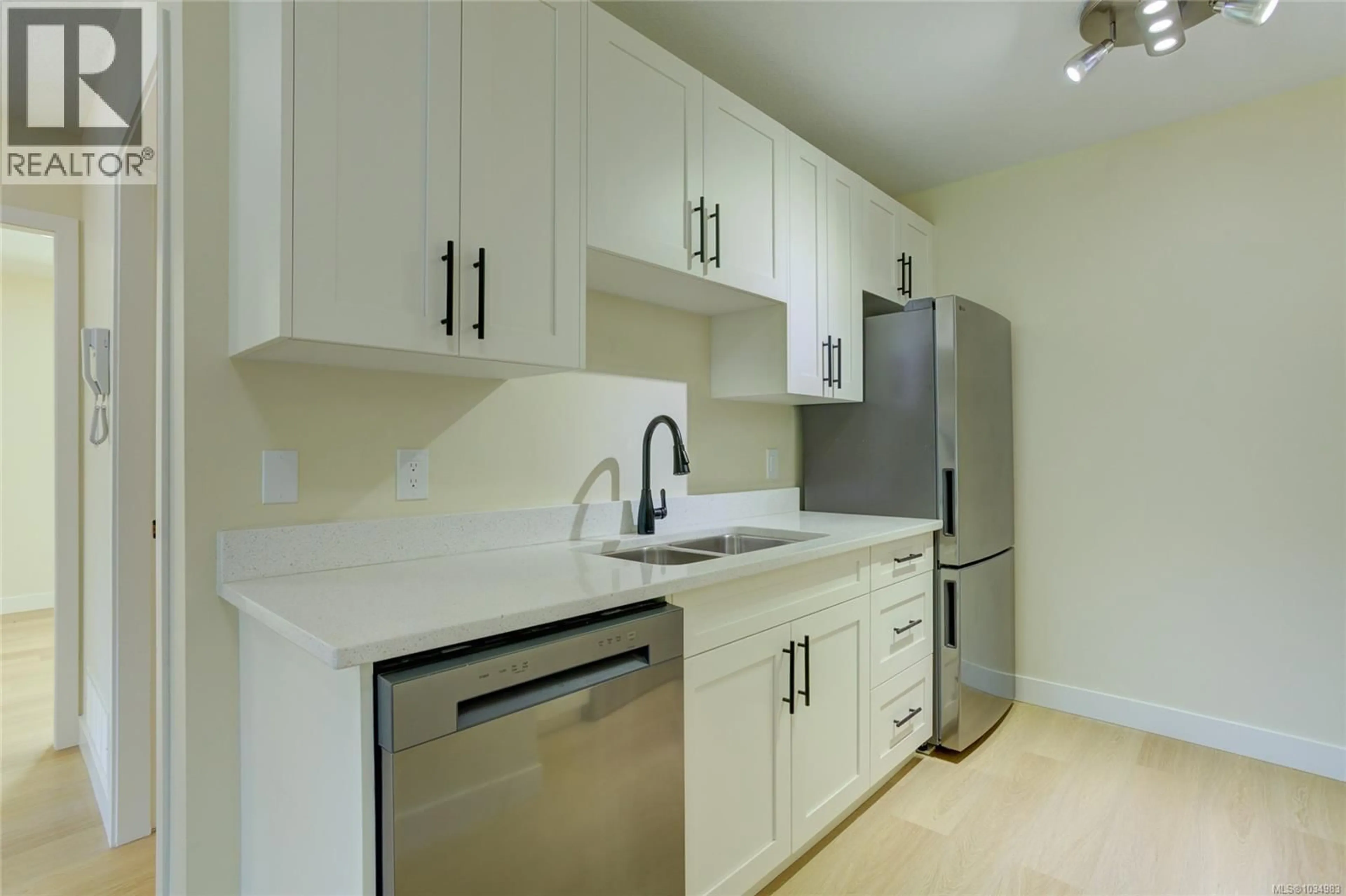 Standard kitchen, unknown for 103 - 40 STANLEY ROAD, Lake Cowichan British Columbia V0R2G0