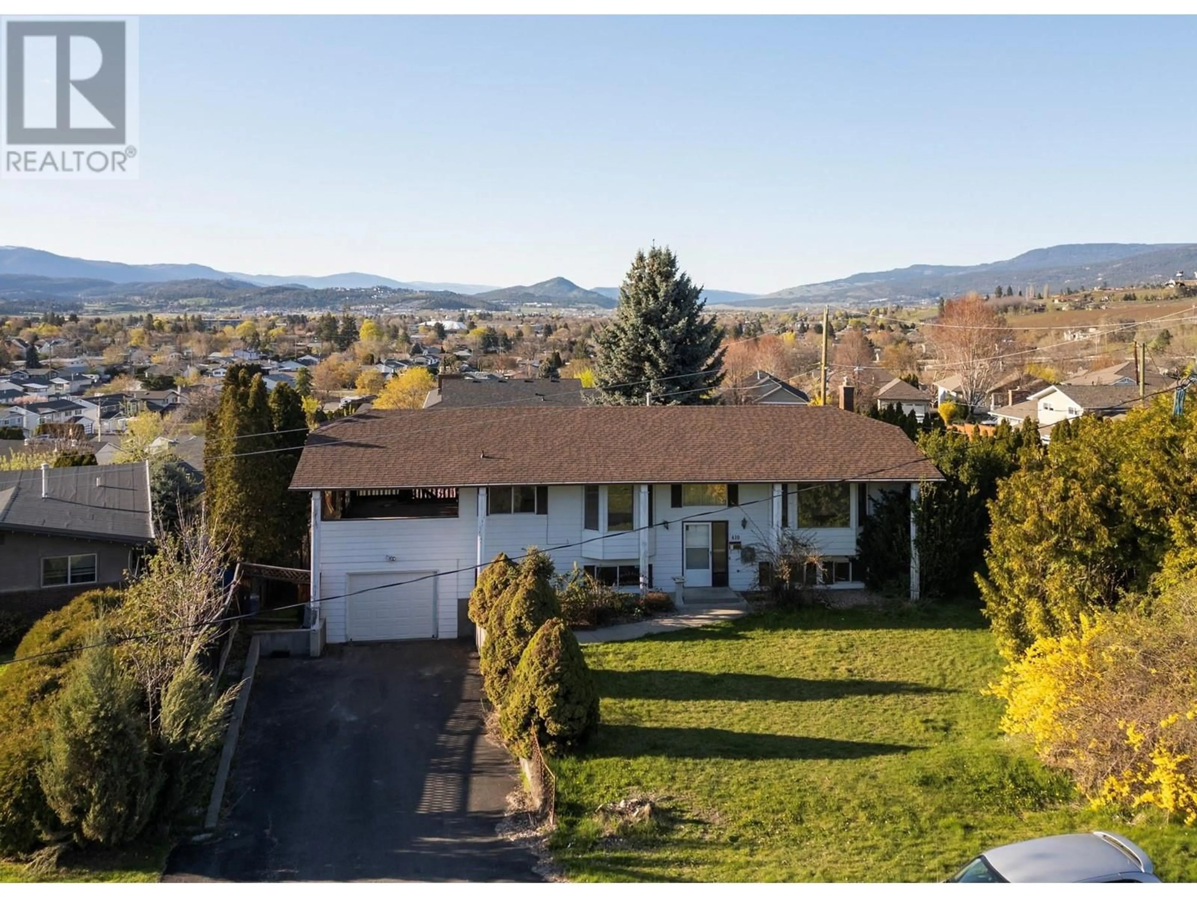 A pic from outside/outdoor area/front of a property/back of a property/a pic from drone, mountain view for 410 SEAFORD ROAD, Kelowna British Columbia V1X5L4