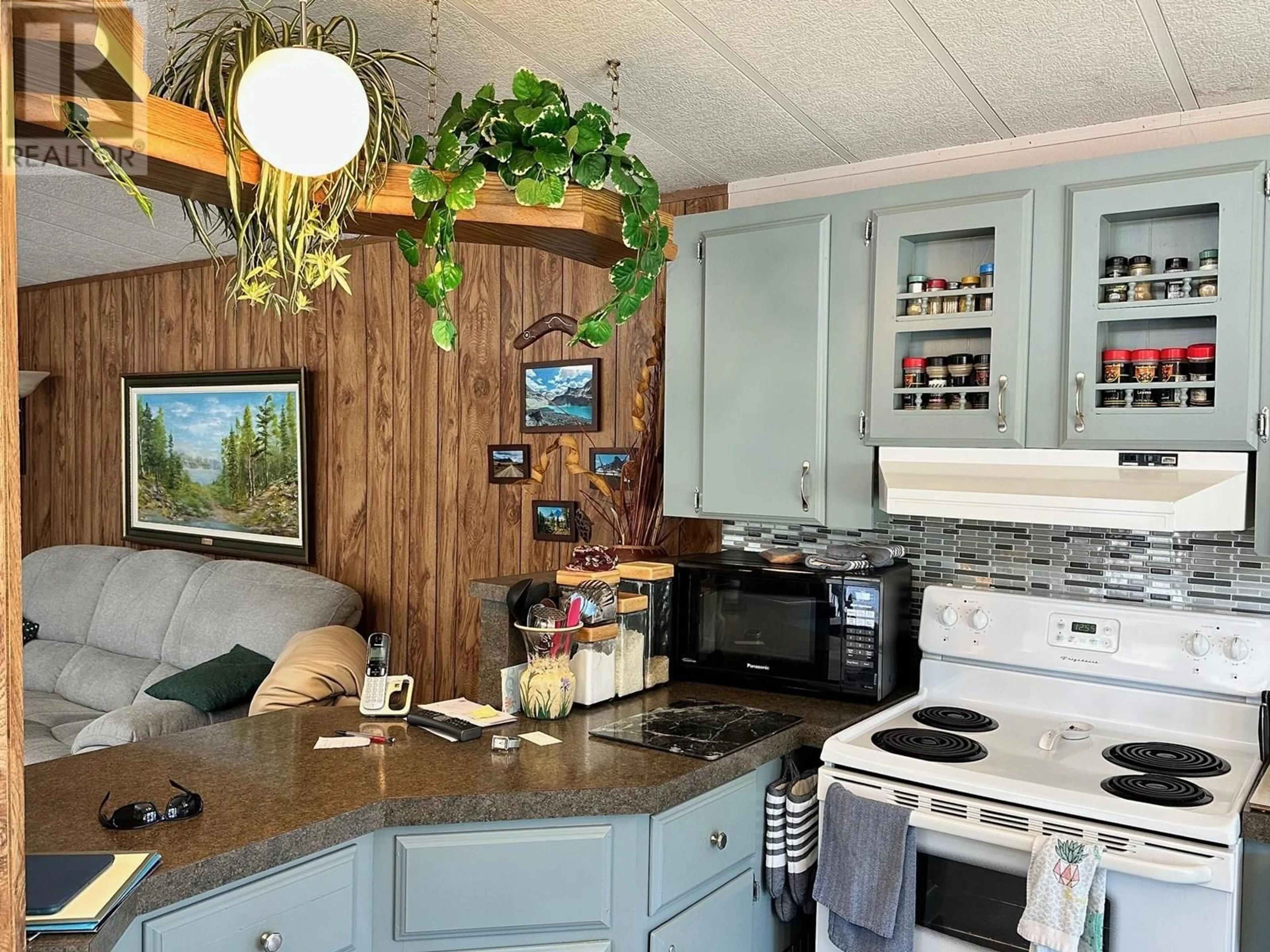 Open concept kitchen, wood/laminate floor for 74 - 9020 JIM BAILEY ROAD, Lake Country British Columbia V4V1E5