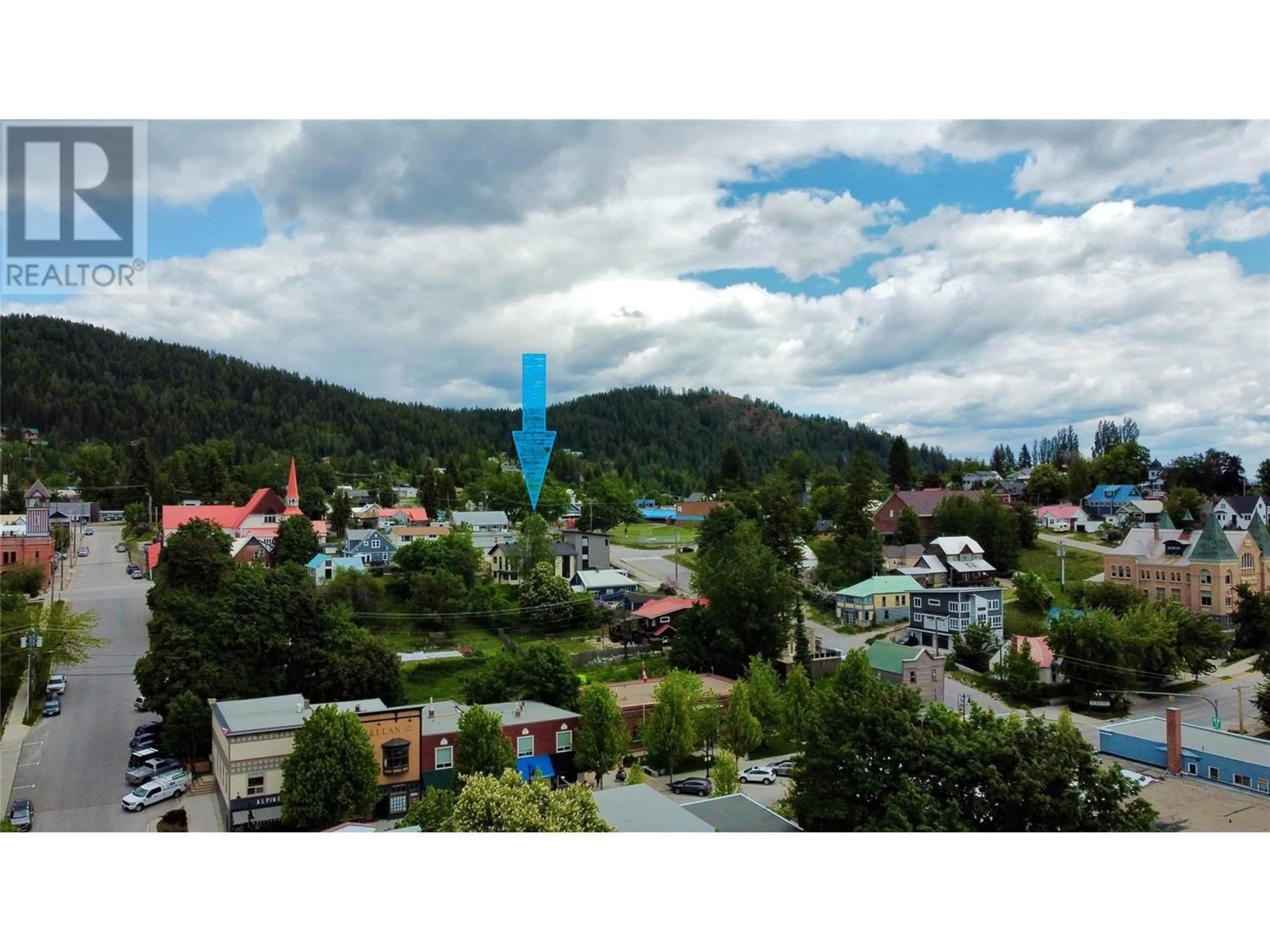 A pic from outside/outdoor area/front of a property/back of a property/a pic from drone, mountain view for 2075 ST PAUL STREET, Rossland British Columbia V0G1Y0